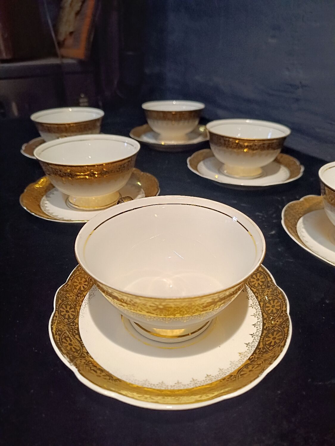 6 cups and saucers in porcelain