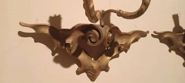 Paire de appliques murales antiques en bois doré du 19ème siècle.