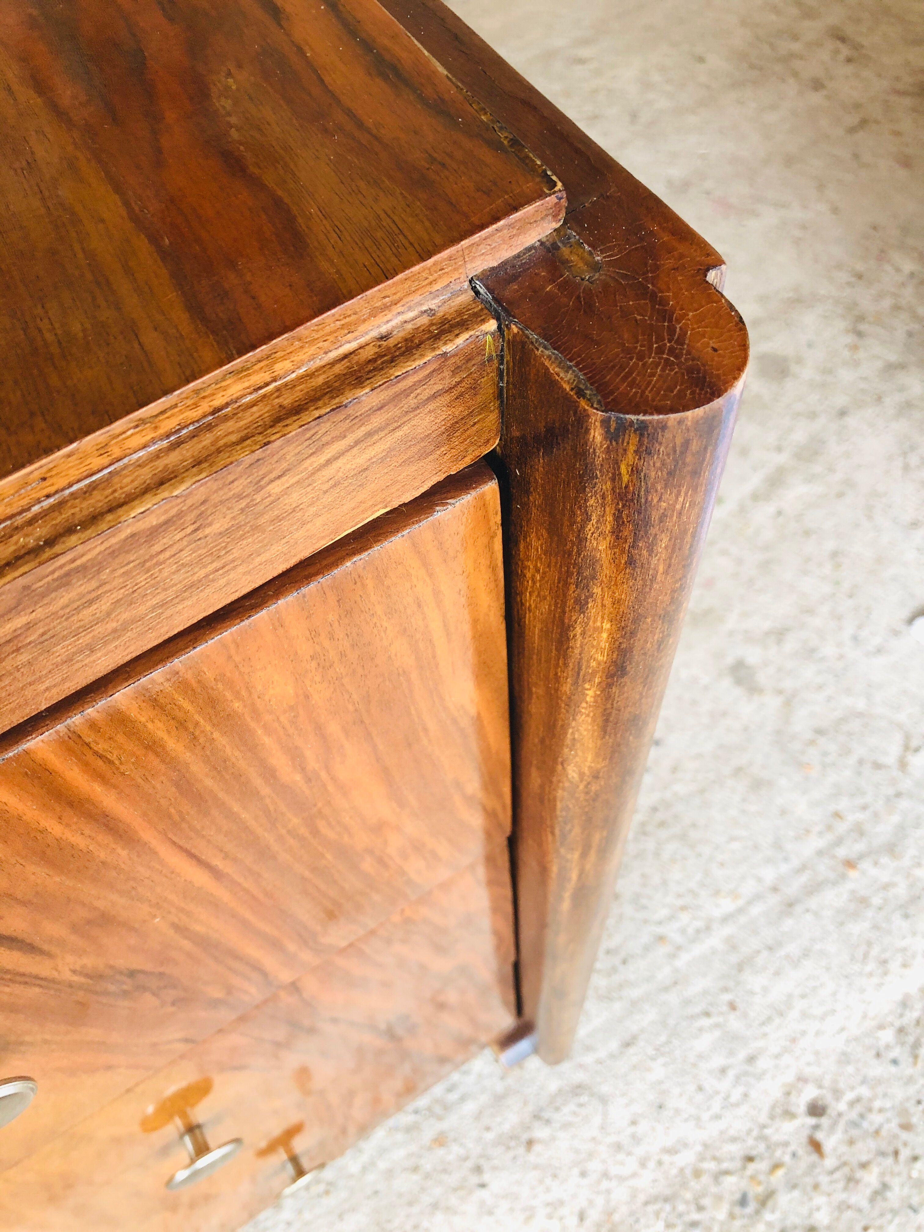 Art Deco chest of drawers in flambé walnut veneer circa 30's/ 40's