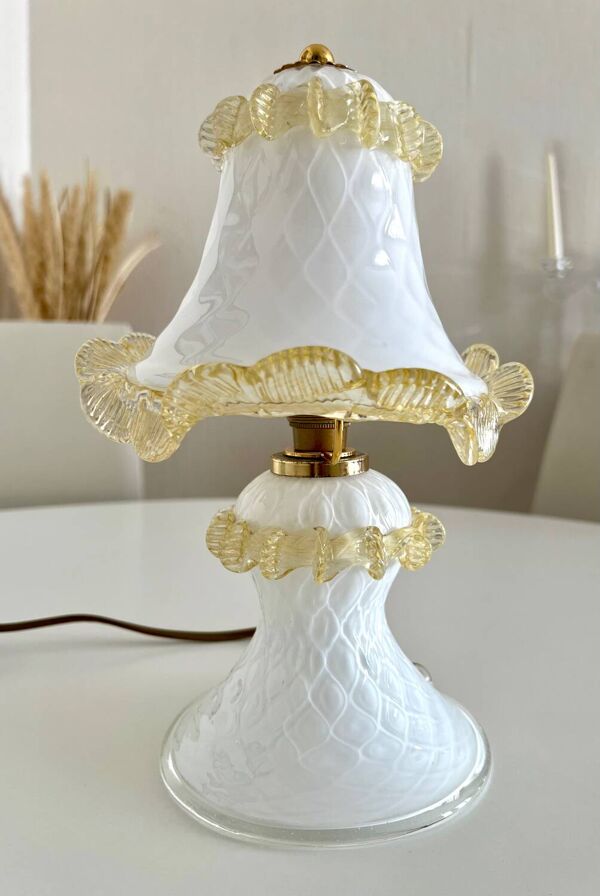 Lampe vintage en verre de Murano opalin blanc et ambre – Italie années