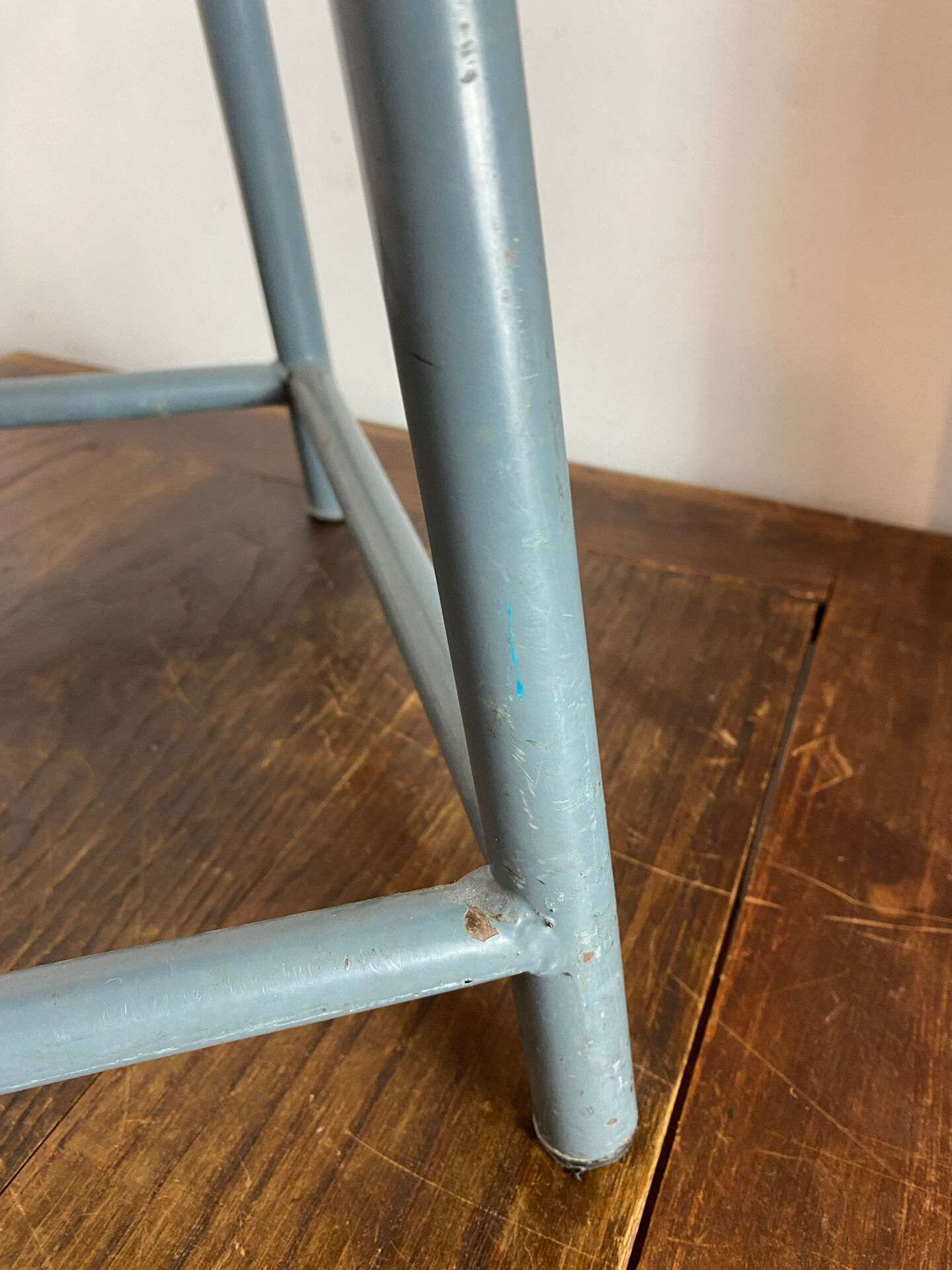 Adjustable height metal and wood workshop stool