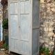 Armoire parisienne ancienne Luterma patine grise bleutée