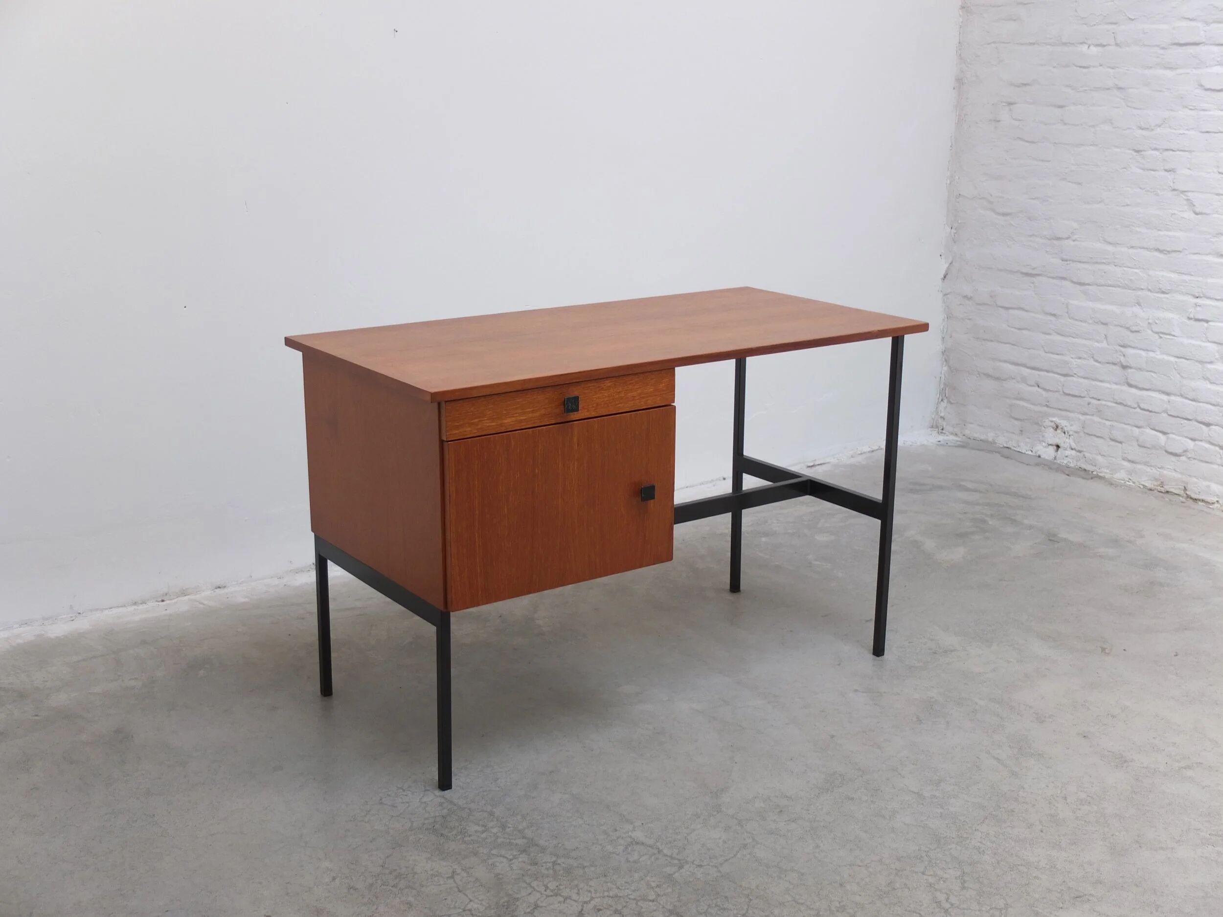 Freestanding modernist writing desk by MDK Belgium, 1960s
