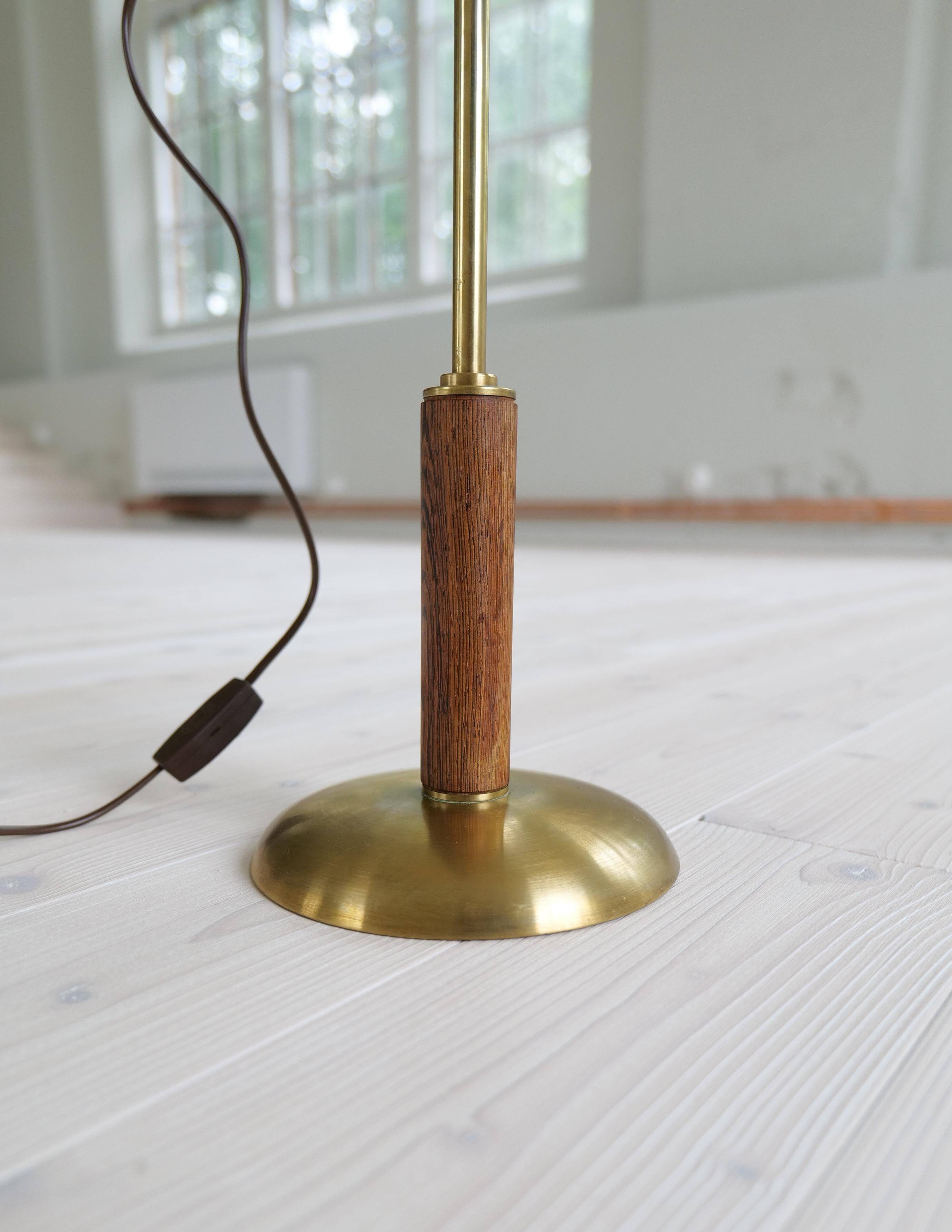 Mid-century modern table lamp in brass and walnut, rare by Einar Bäckström, Sweden.