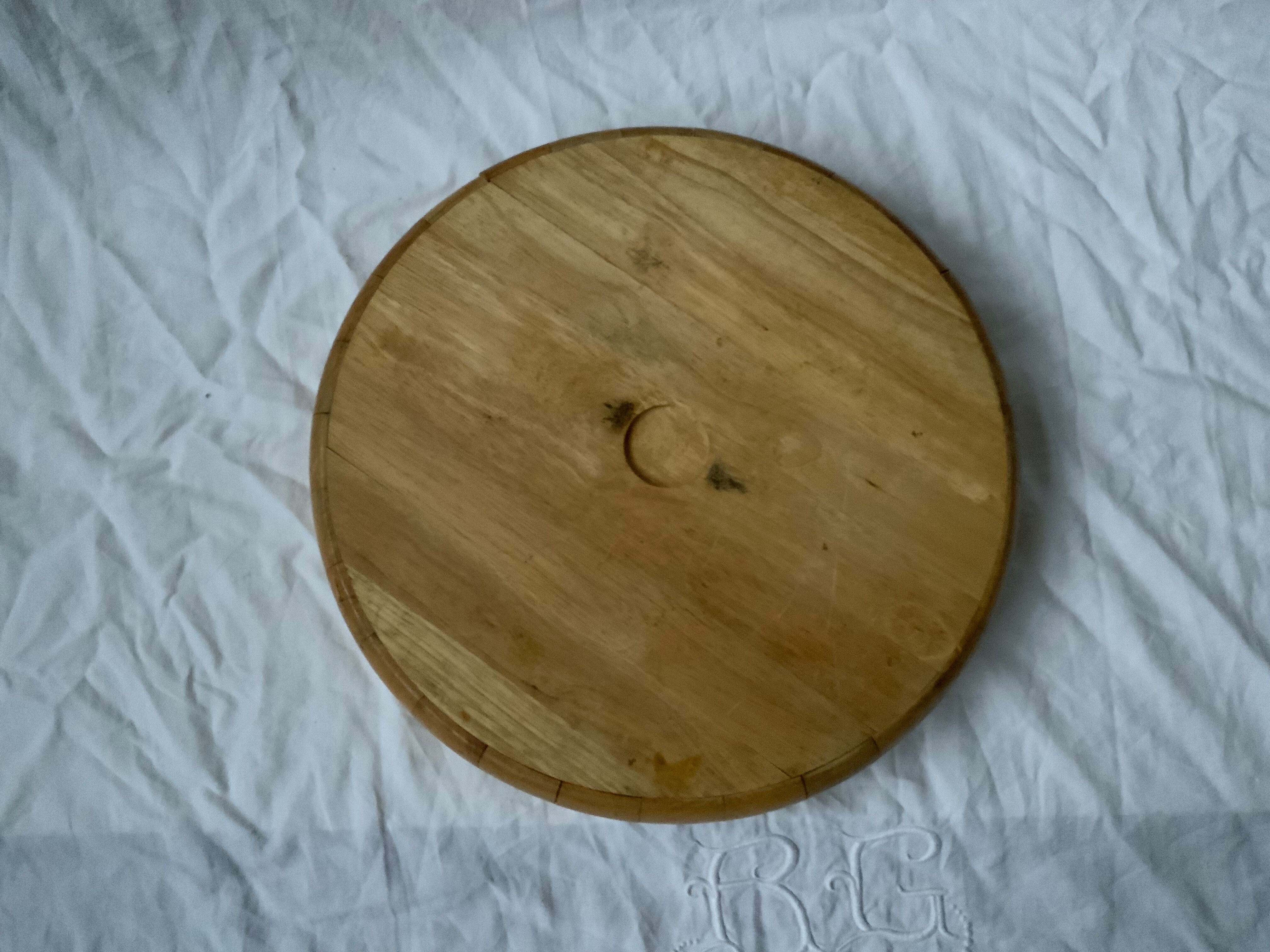 Round wooden top