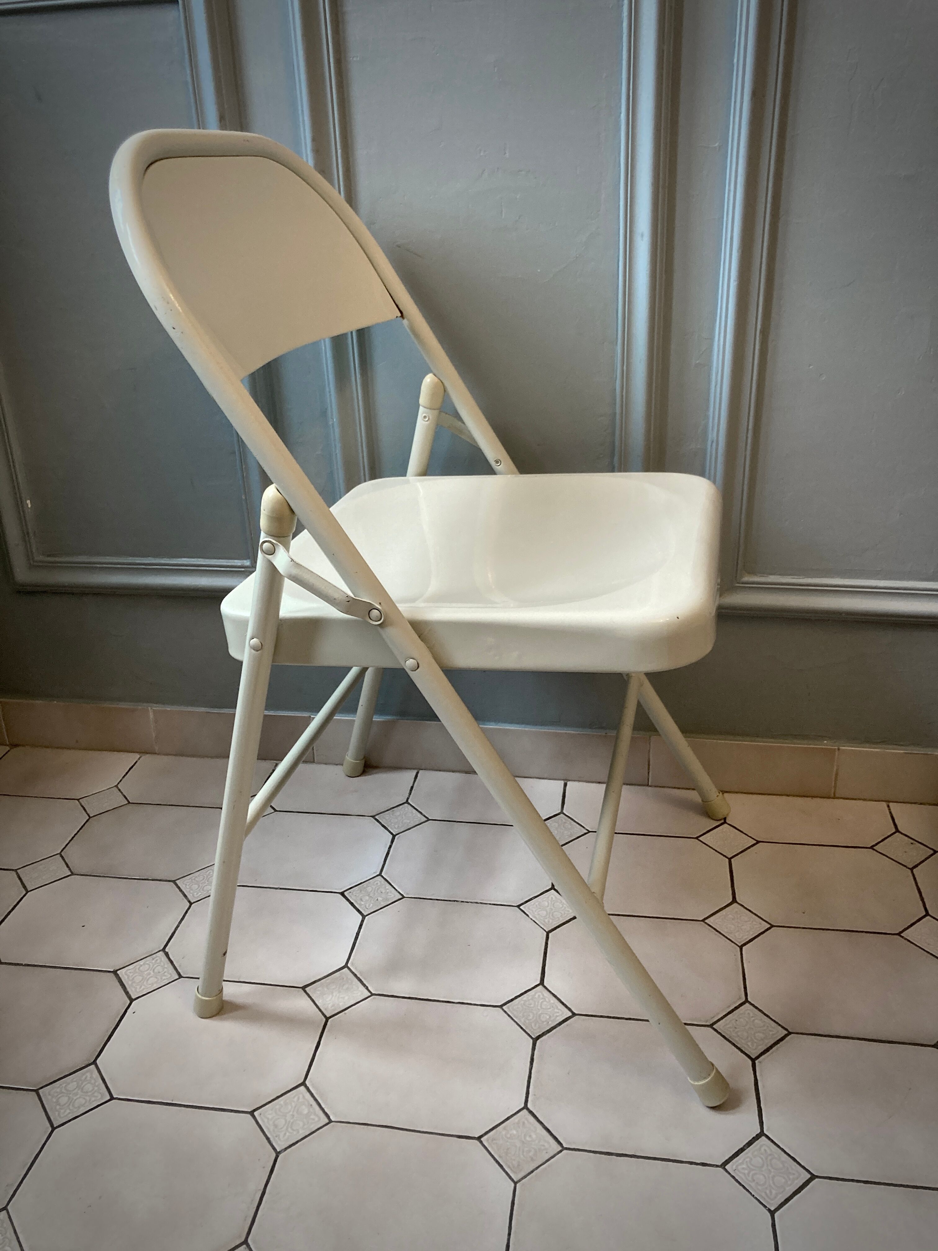 Duo of folding chairs in steel 1980s