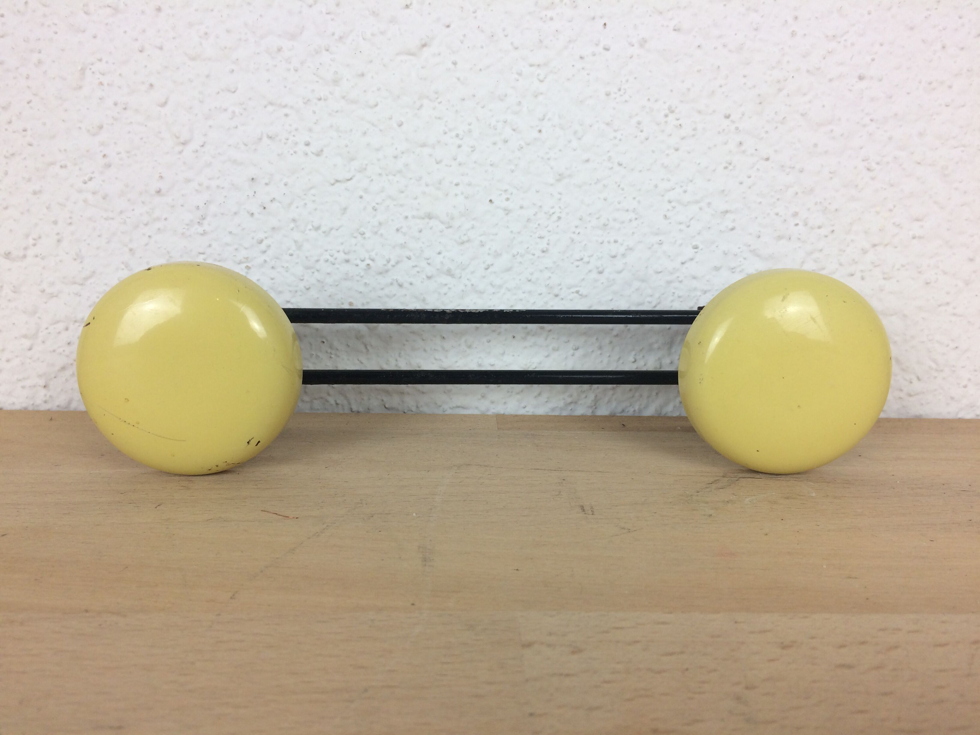 Double wall hook vintage yellow balls