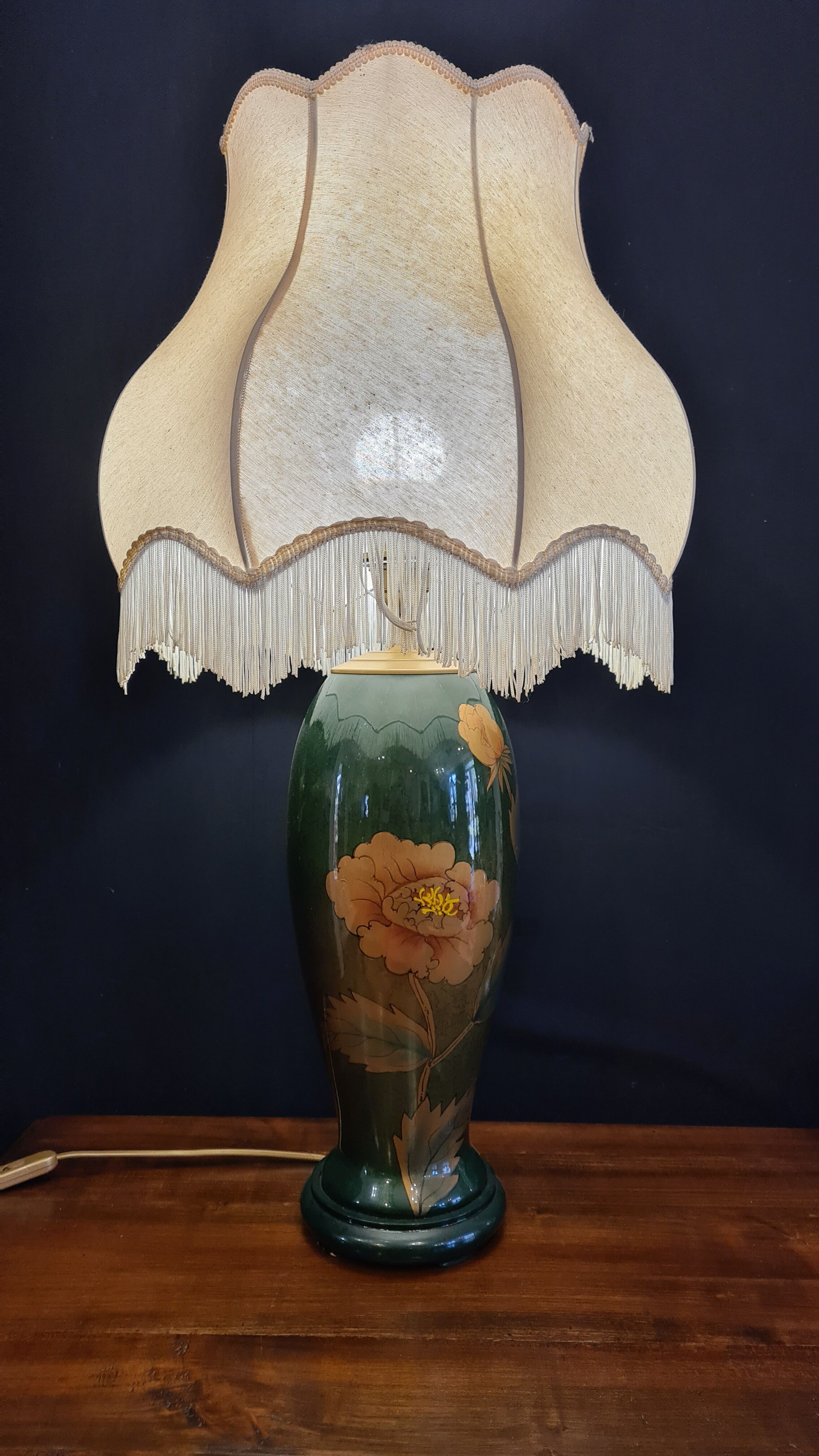 Green flowered lamp
