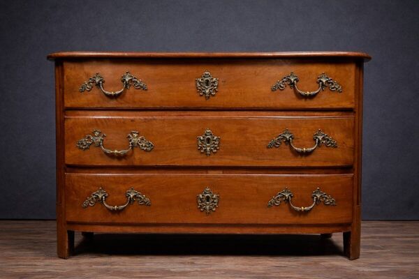 Commode ancienne galbée en bois massif – époque Louis XIV / Louis XV - XVIIIème siècle