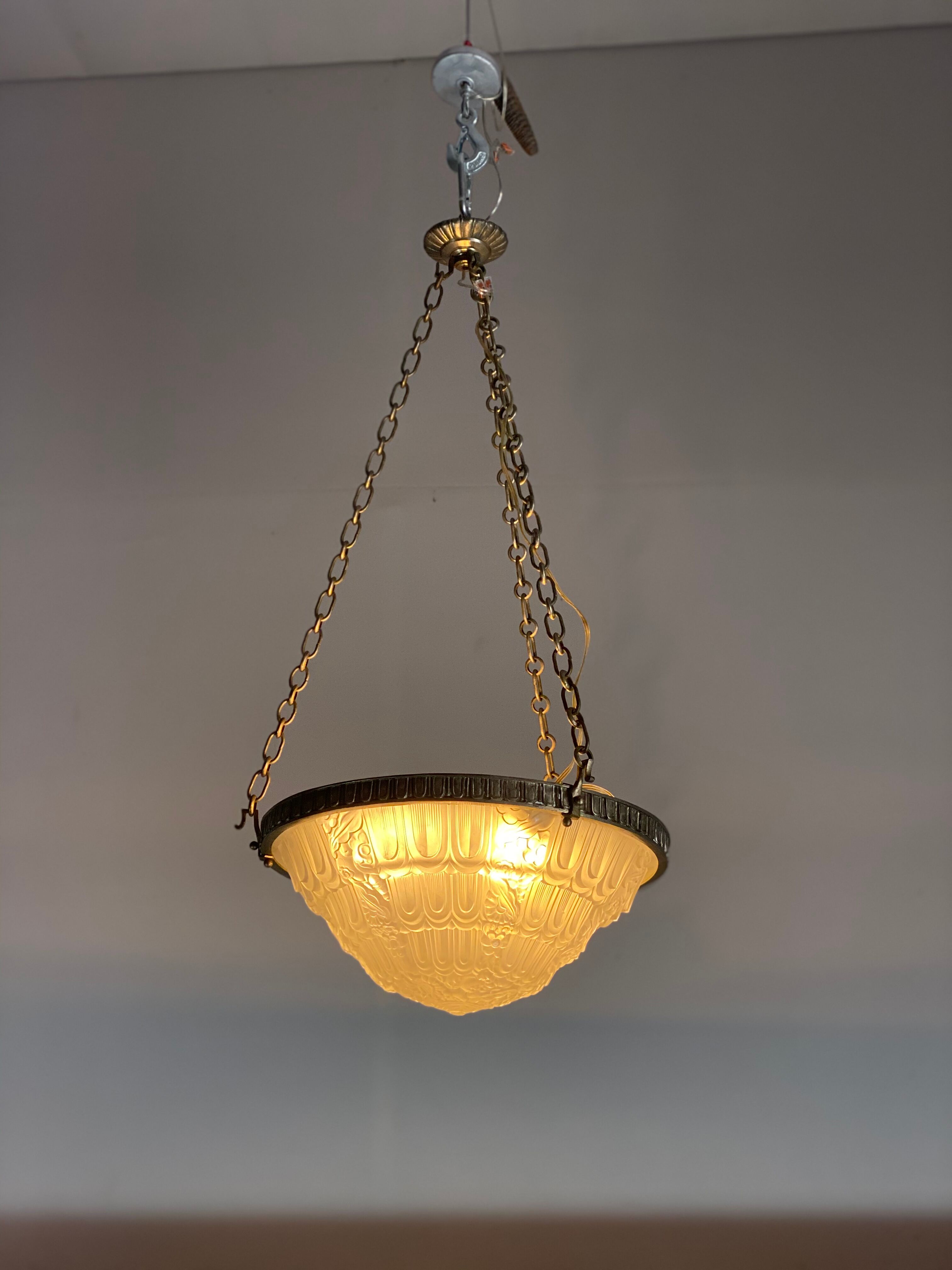 Lustre art deco in moulded glass and silver bronze