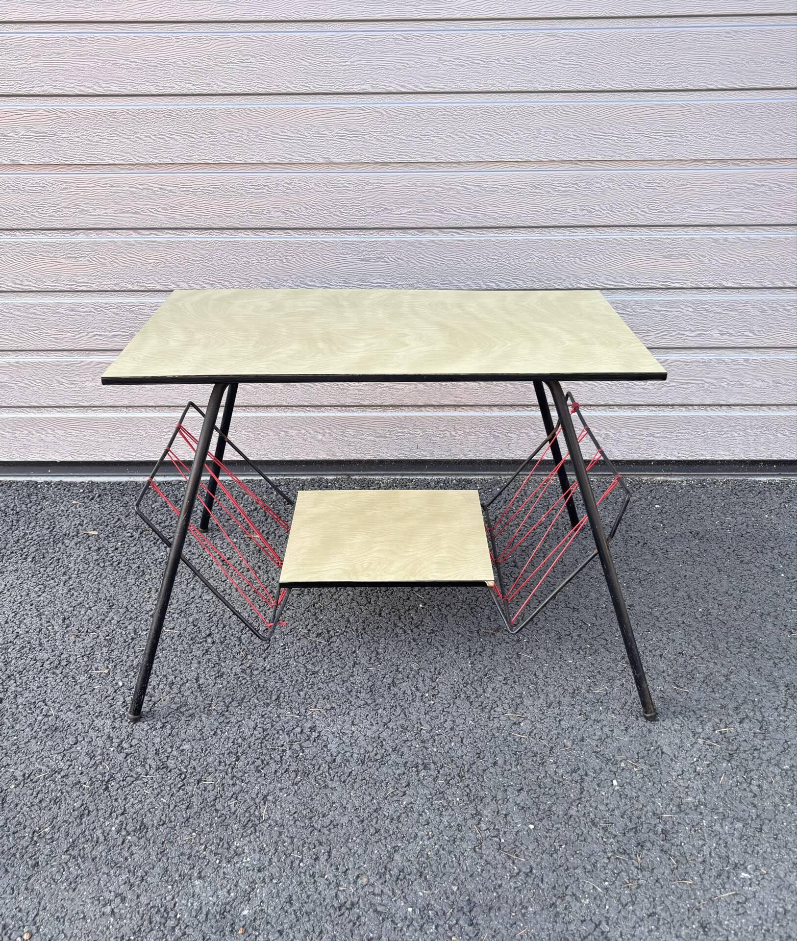 Desserte porte-revues vintage en Formica – Années 60/70