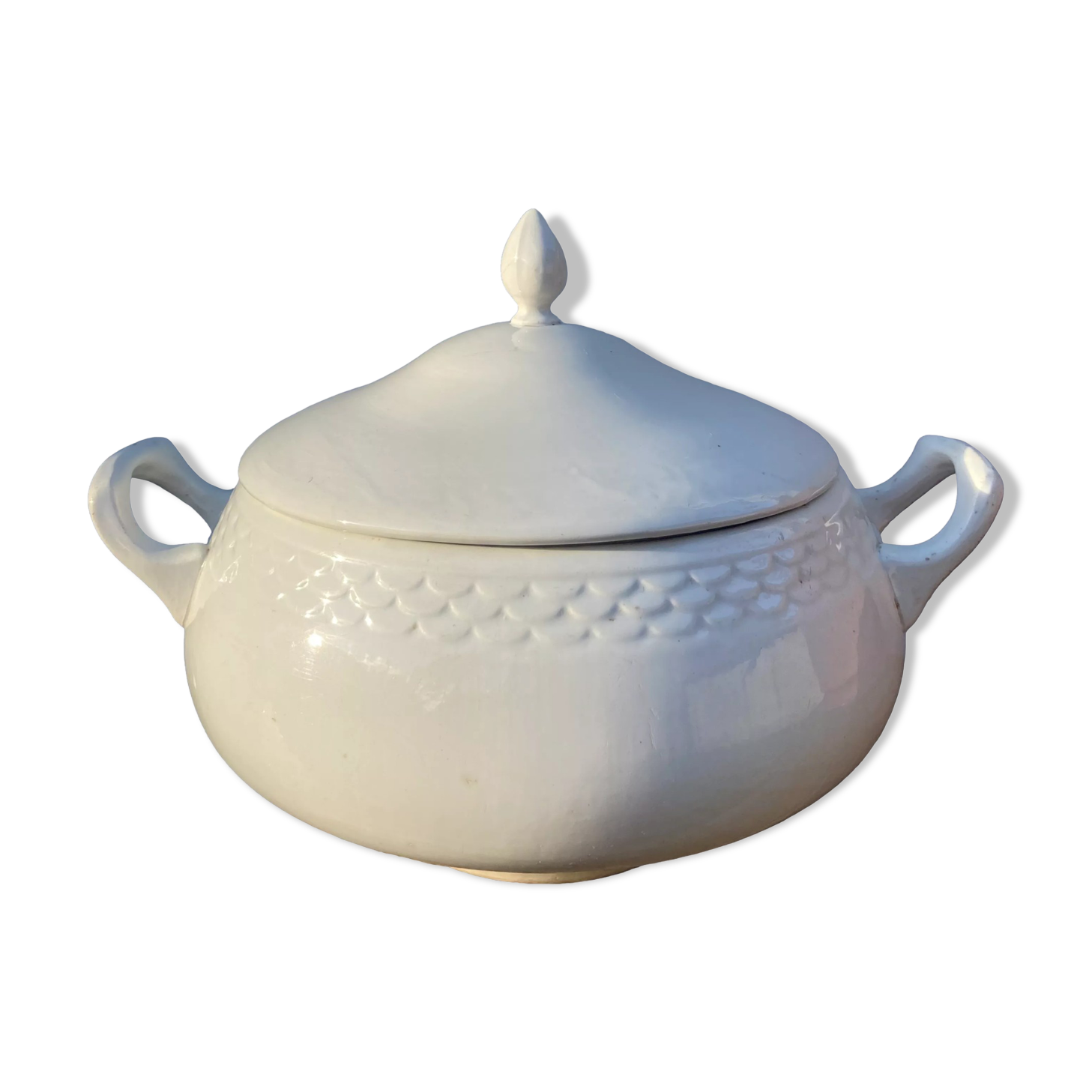 Earthenware tureen nineteenth old white