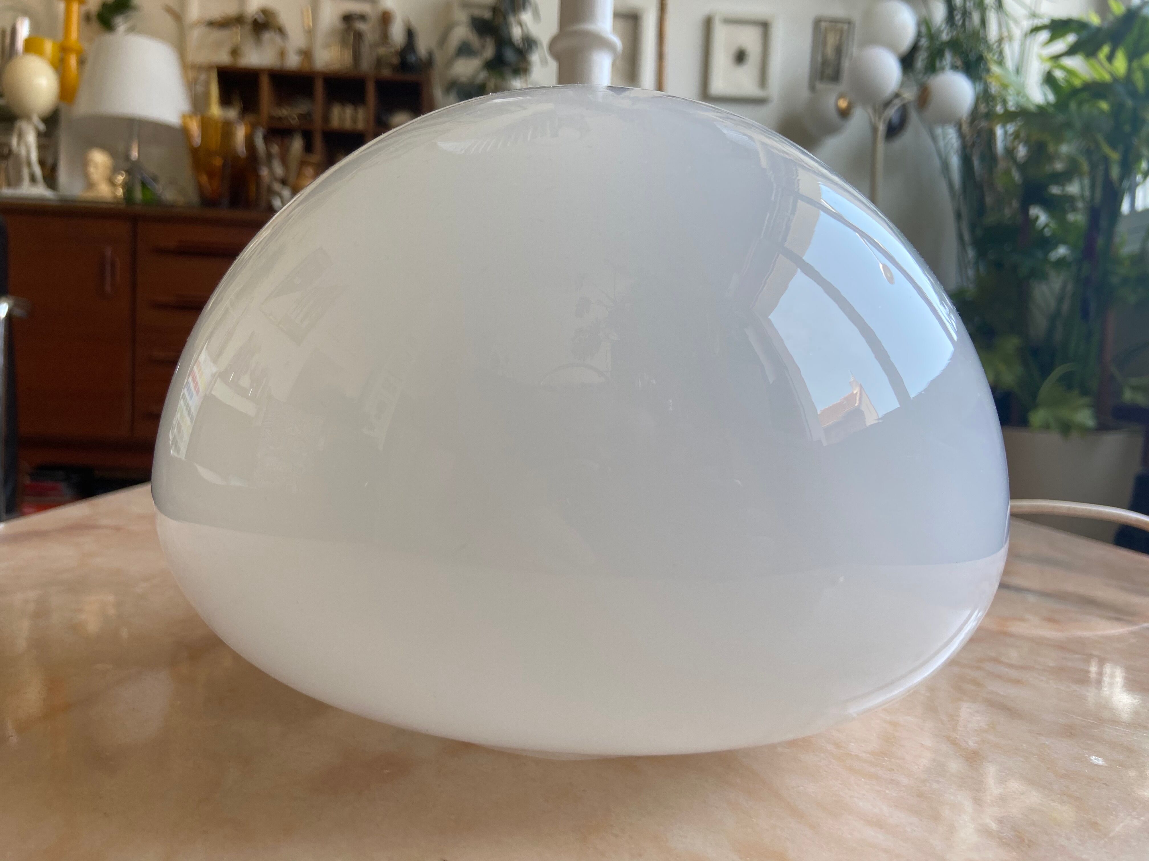 Palm lamppost in opaline and white metal