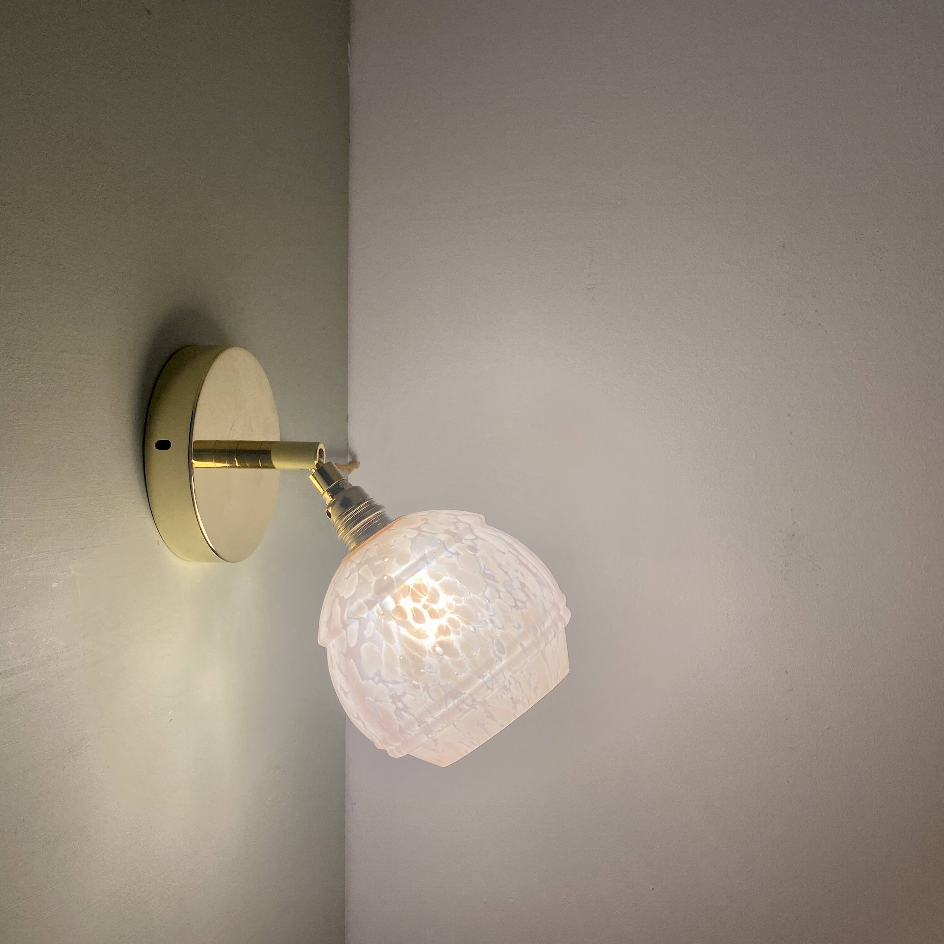 Vinatge tulip wall light in pink CLichy glass