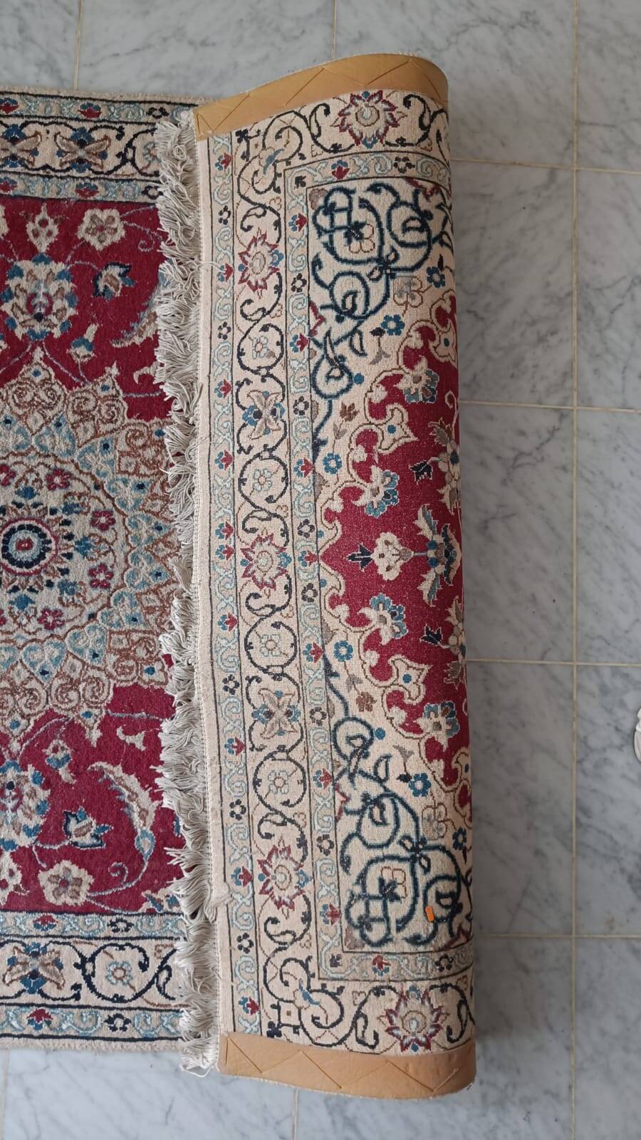 Red and ivory Persian-inspired rug 180 x 100 cm