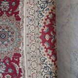 Red and ivory Persian-inspired rug 180 x 100 cm