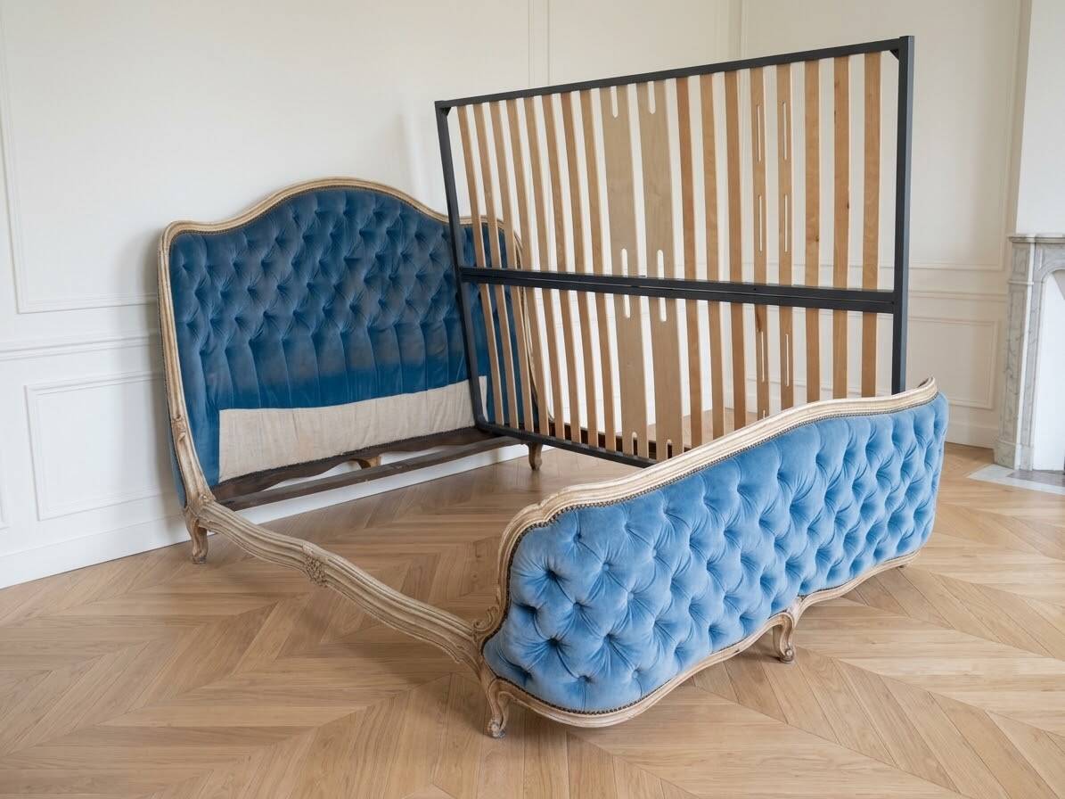 140x190 Louis XV bed in blue tufted velvet