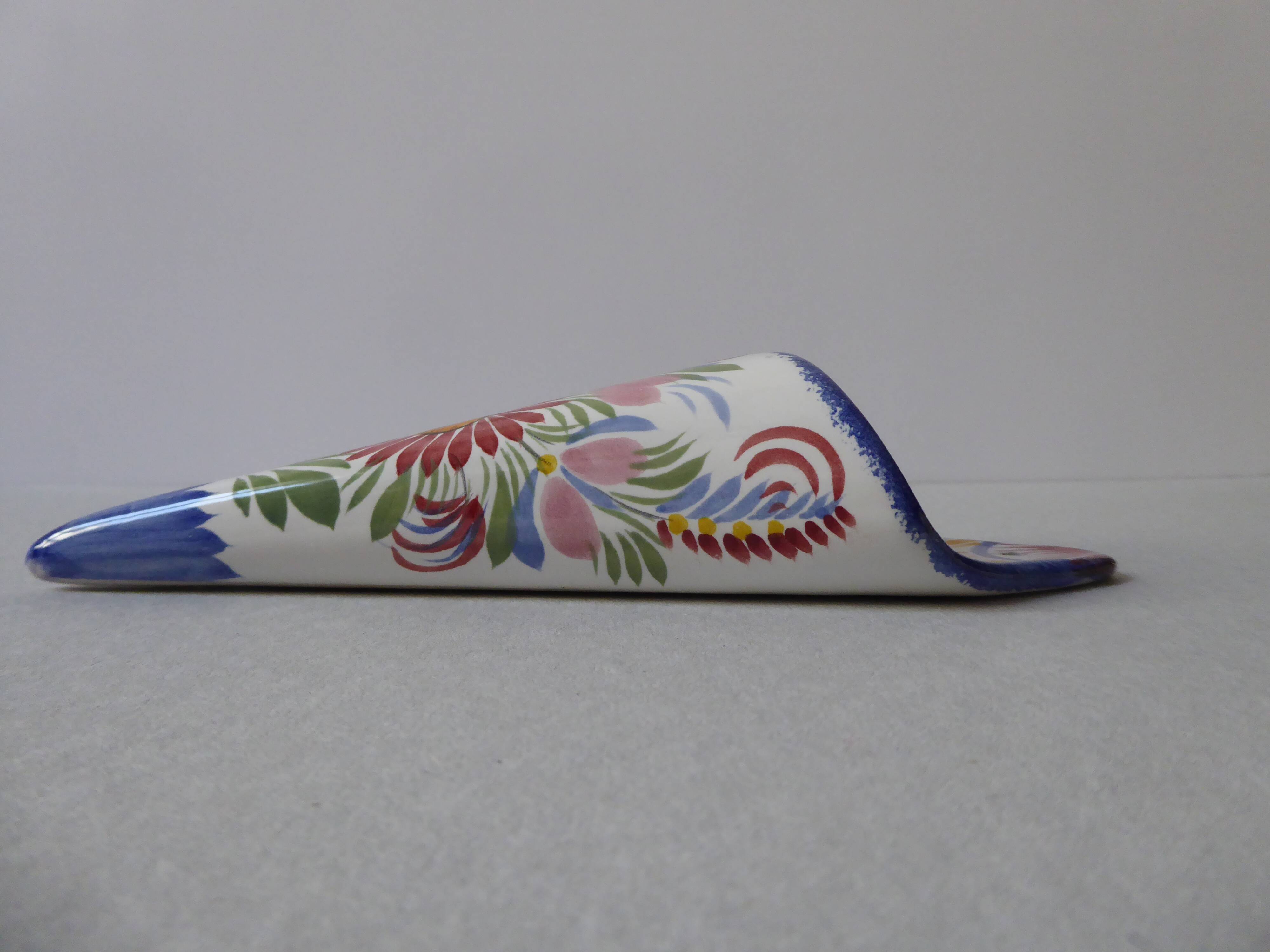 Quimper's earthenware bouquetière