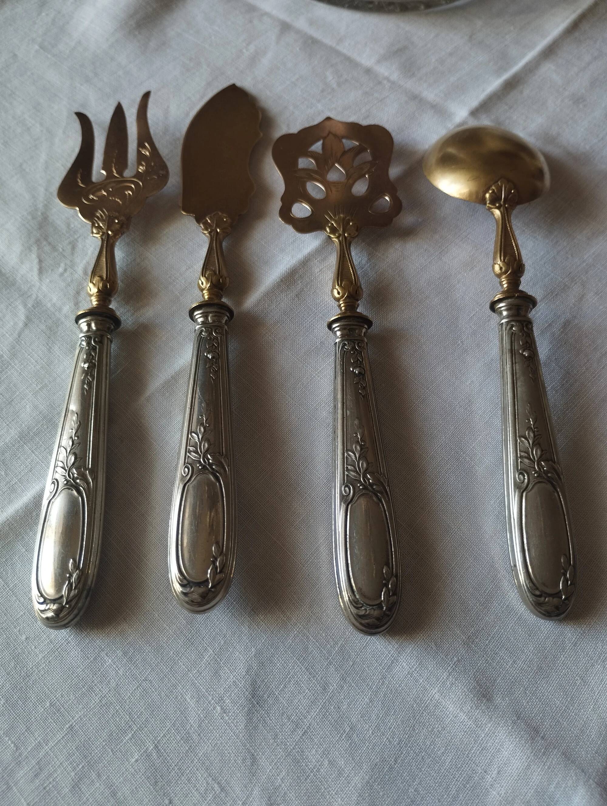 Antique service for sweets or hors d'oeuvres