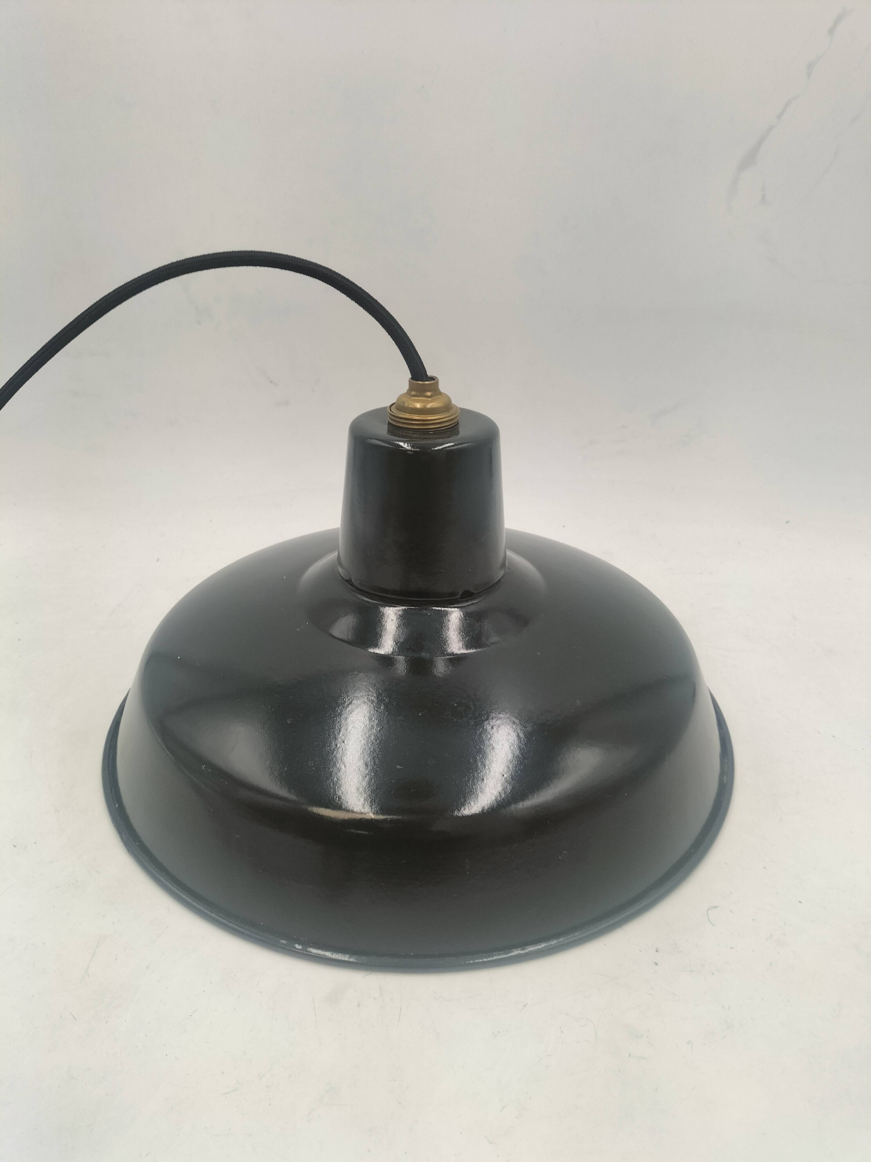 Enamelled sheet metal pendant light