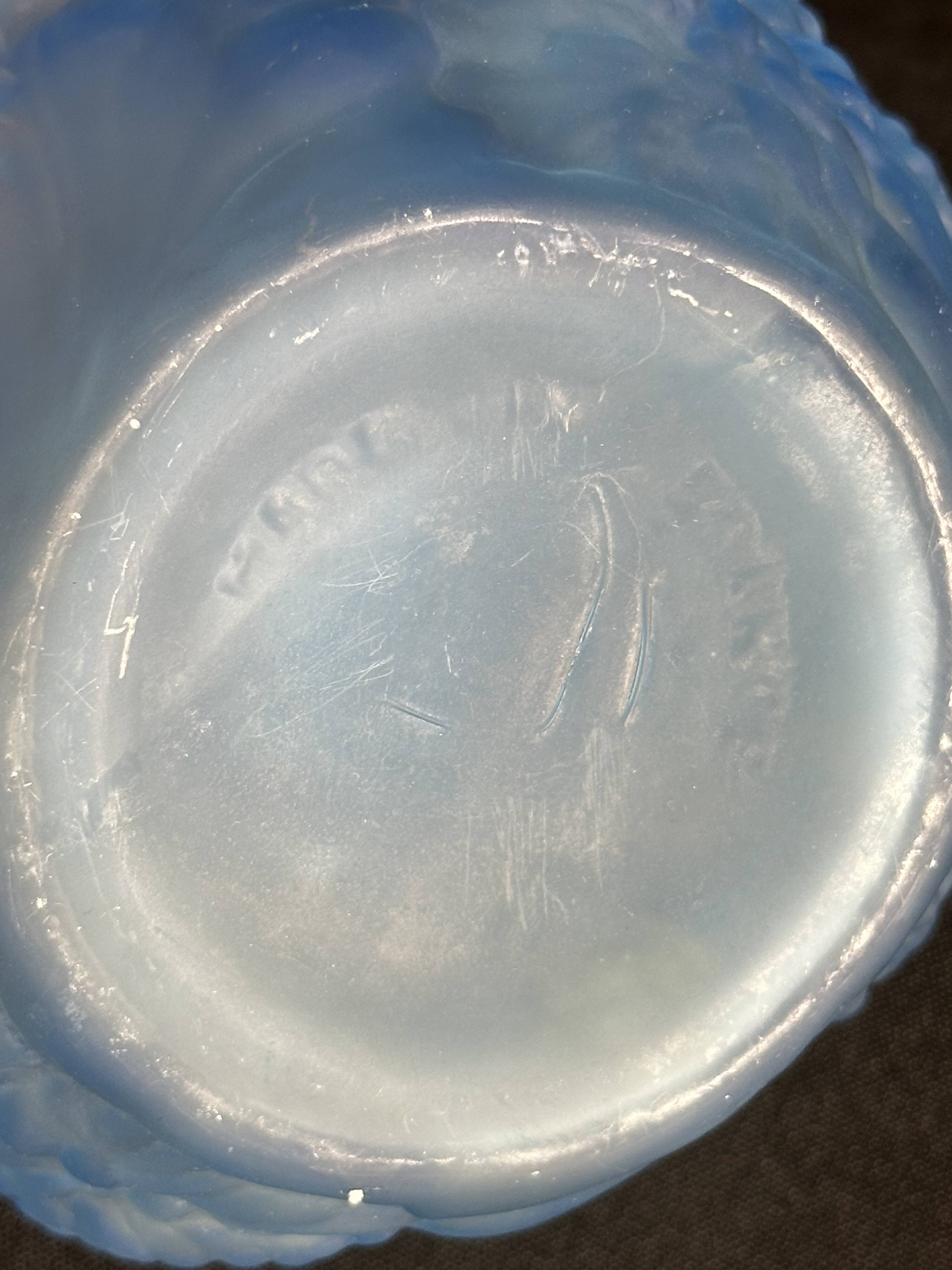 Large Art Deco round vase in frosted blue glass - 1930