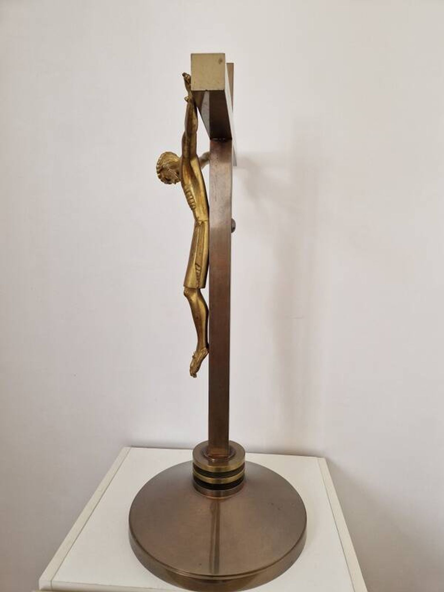 Jean Lambert-Rucki (1888-1967) - Important gilded bronze sculpture - Christ on the cross - Signed