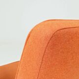 Fauteuil lounge vintage en laine, tissu orange et bois de hêtre
