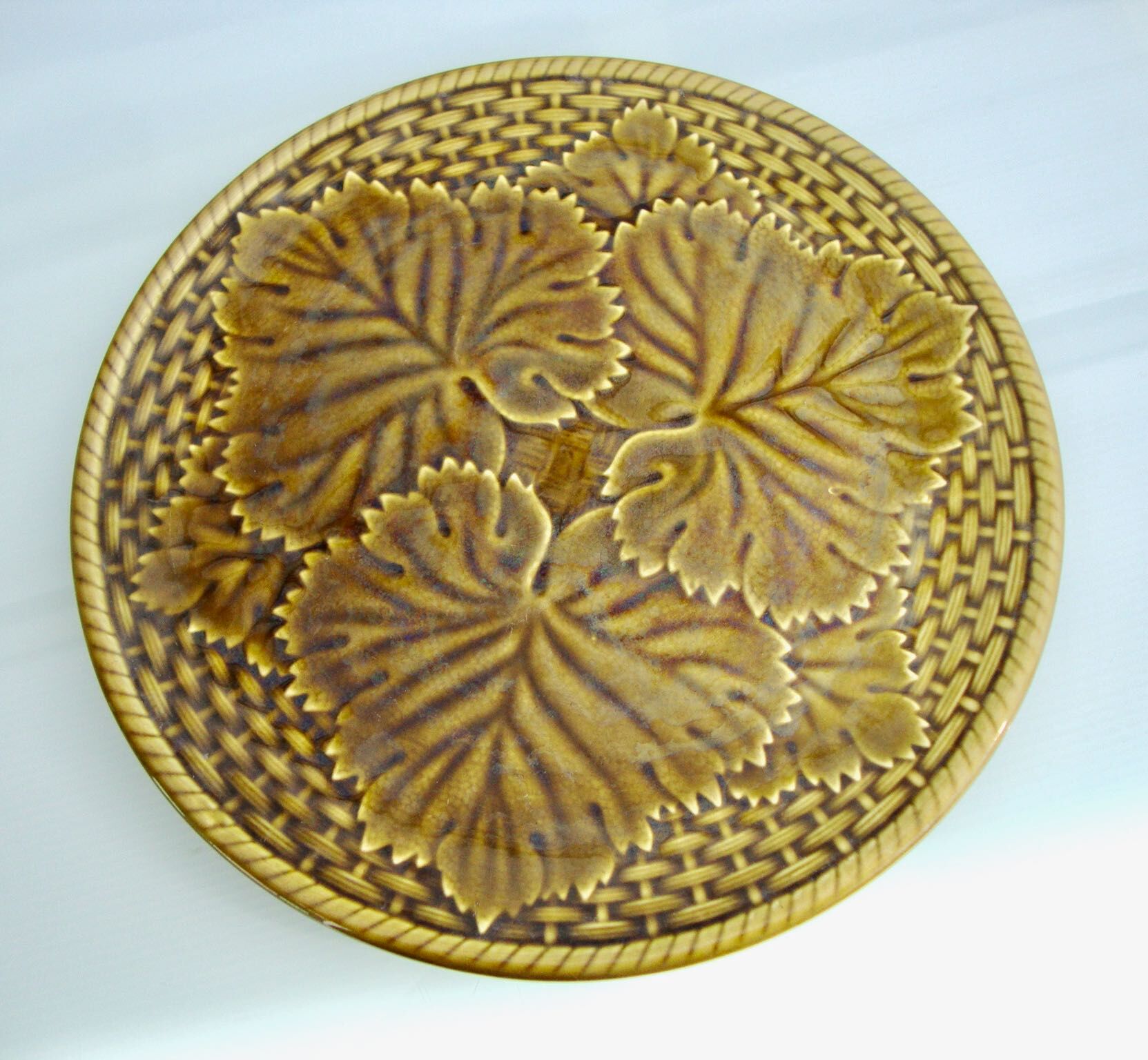 Gien earthenware pie dish