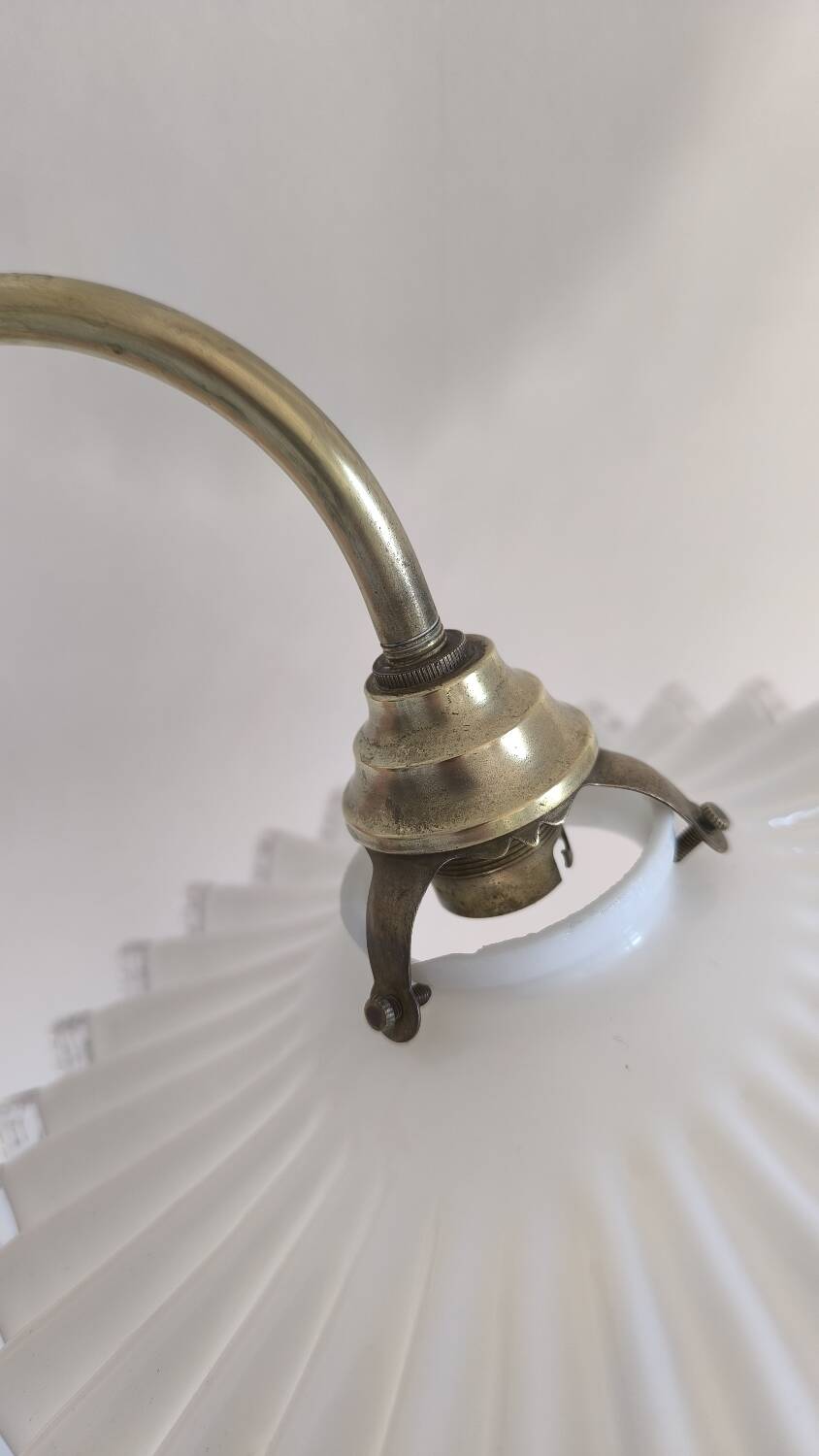 Vintage wall light in notched opaline and gilded brass