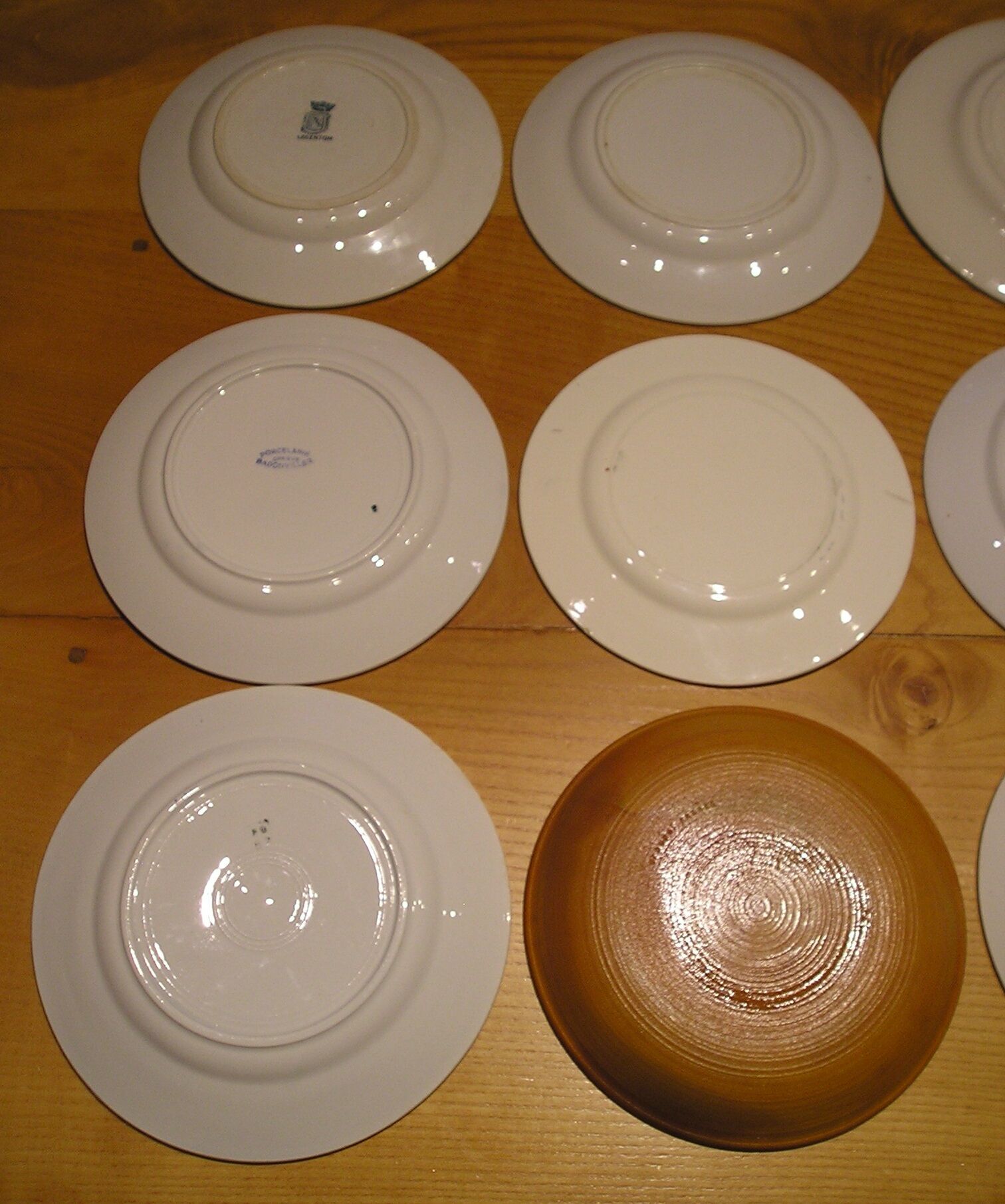 Set of 12 different flat plates