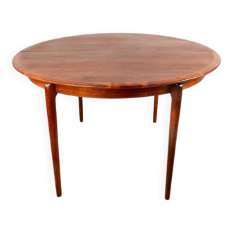 Danish extendable dining table in rosewood by Kai Lyngfeldt Larsen.