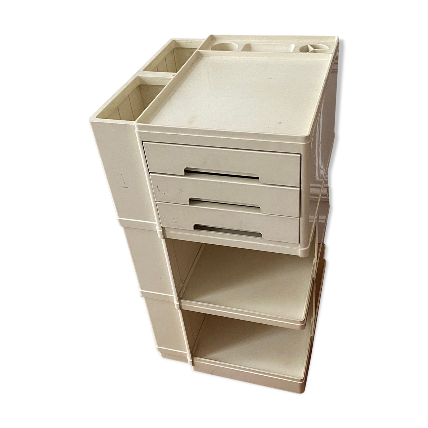 Serving table