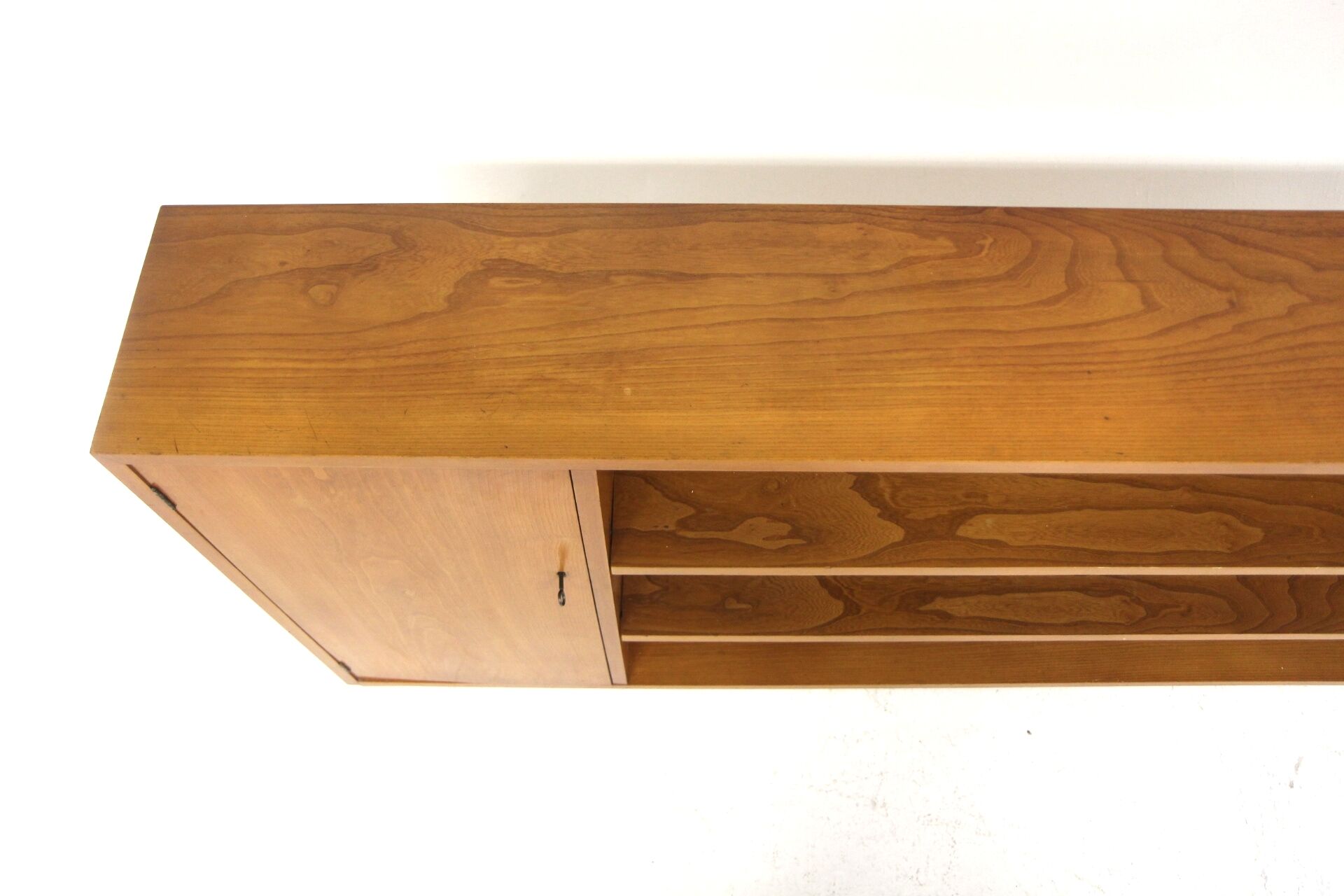 Bibliothèque scandinave en orme, Swedish Modern, Suède, 1940