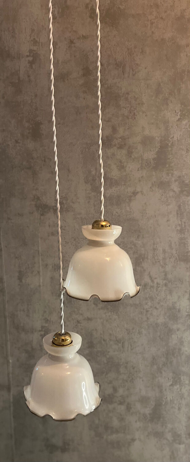 Suspension fleur double en opaline