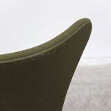 Pair of 'Series 7' chairs in green fabric by Arne Jacobsen for Fritz Hansen, 1980