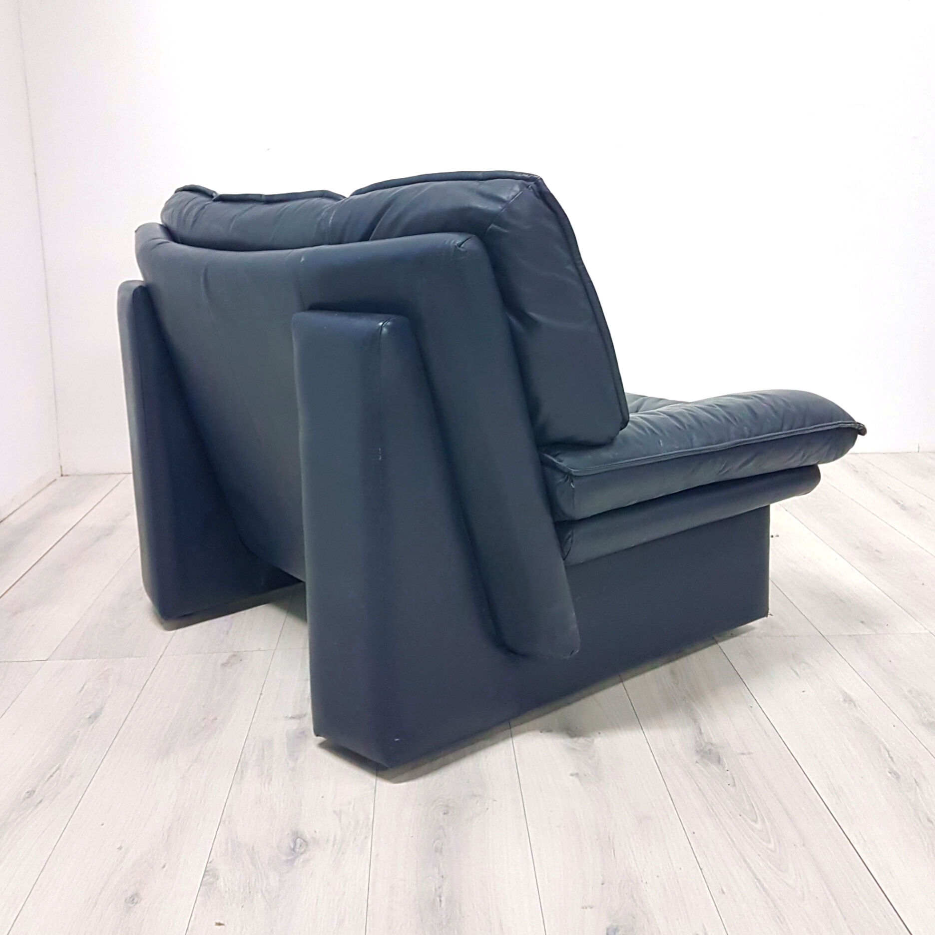 Post modern leather lounge chairs with ottoman by Nicoletti Salotti, Italy 1980s