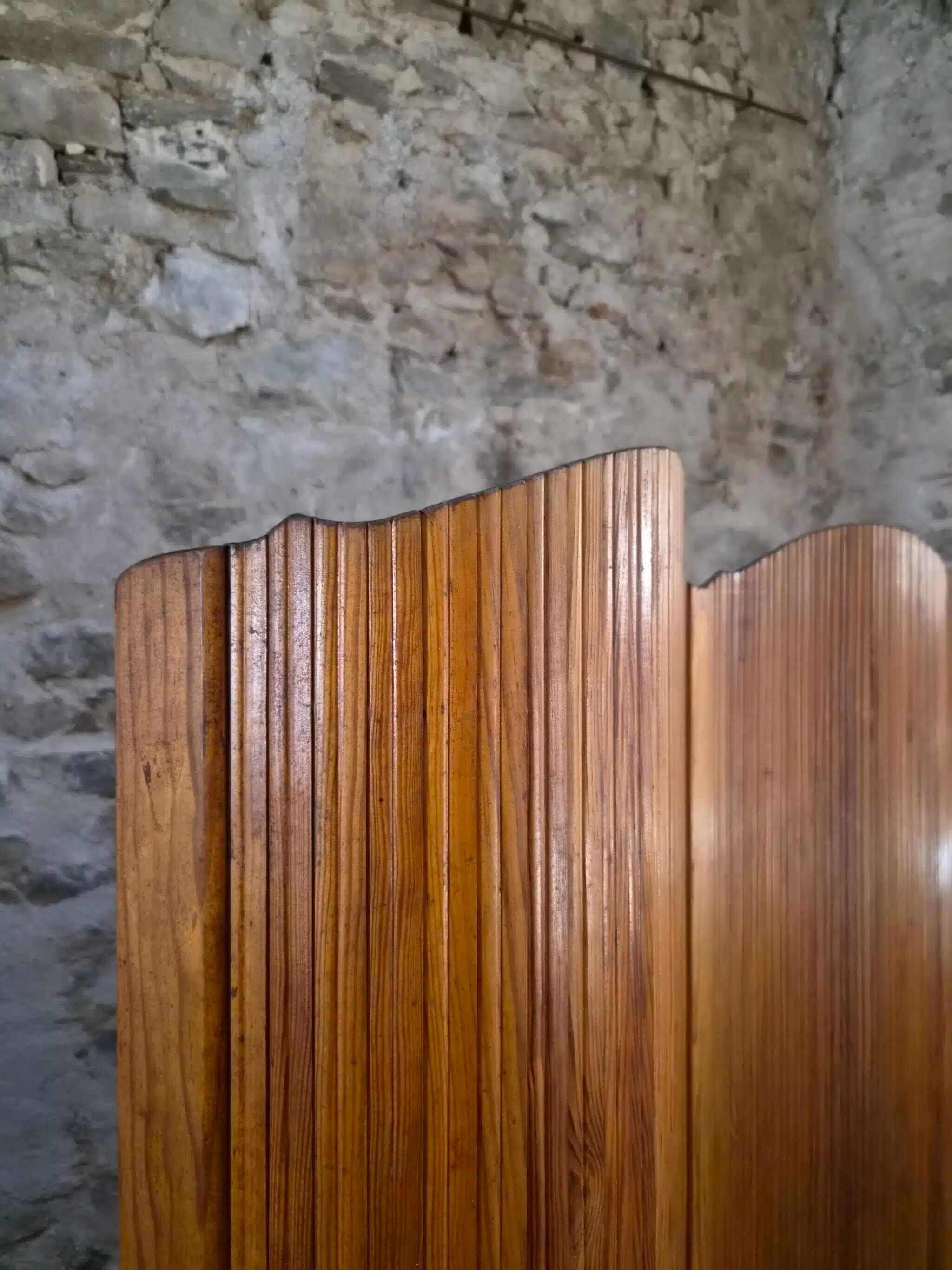 Large French folding screen in pine, room divider, 1950s, attributed to Baumann.