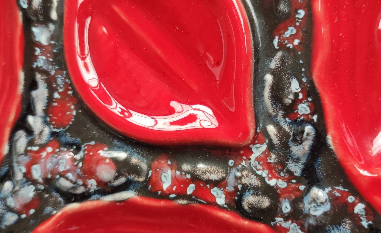 Oyster barbotine dish 1960s