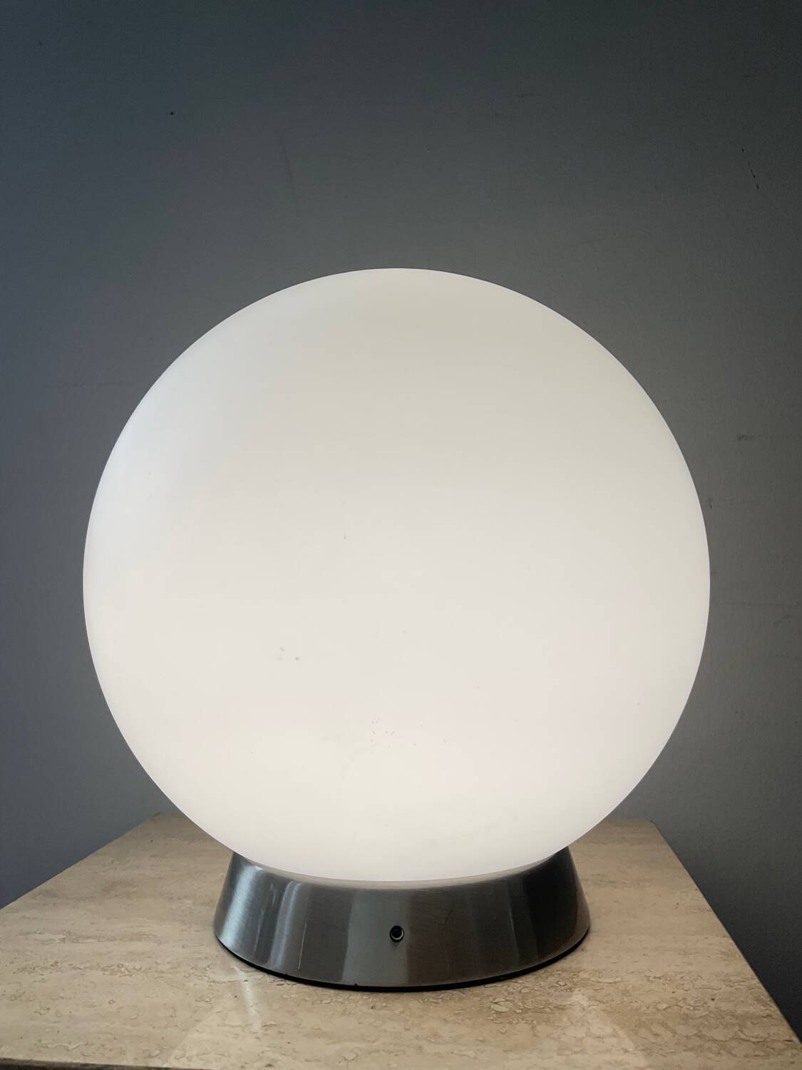 Designer ball lamp in frosted glass and chrome metal