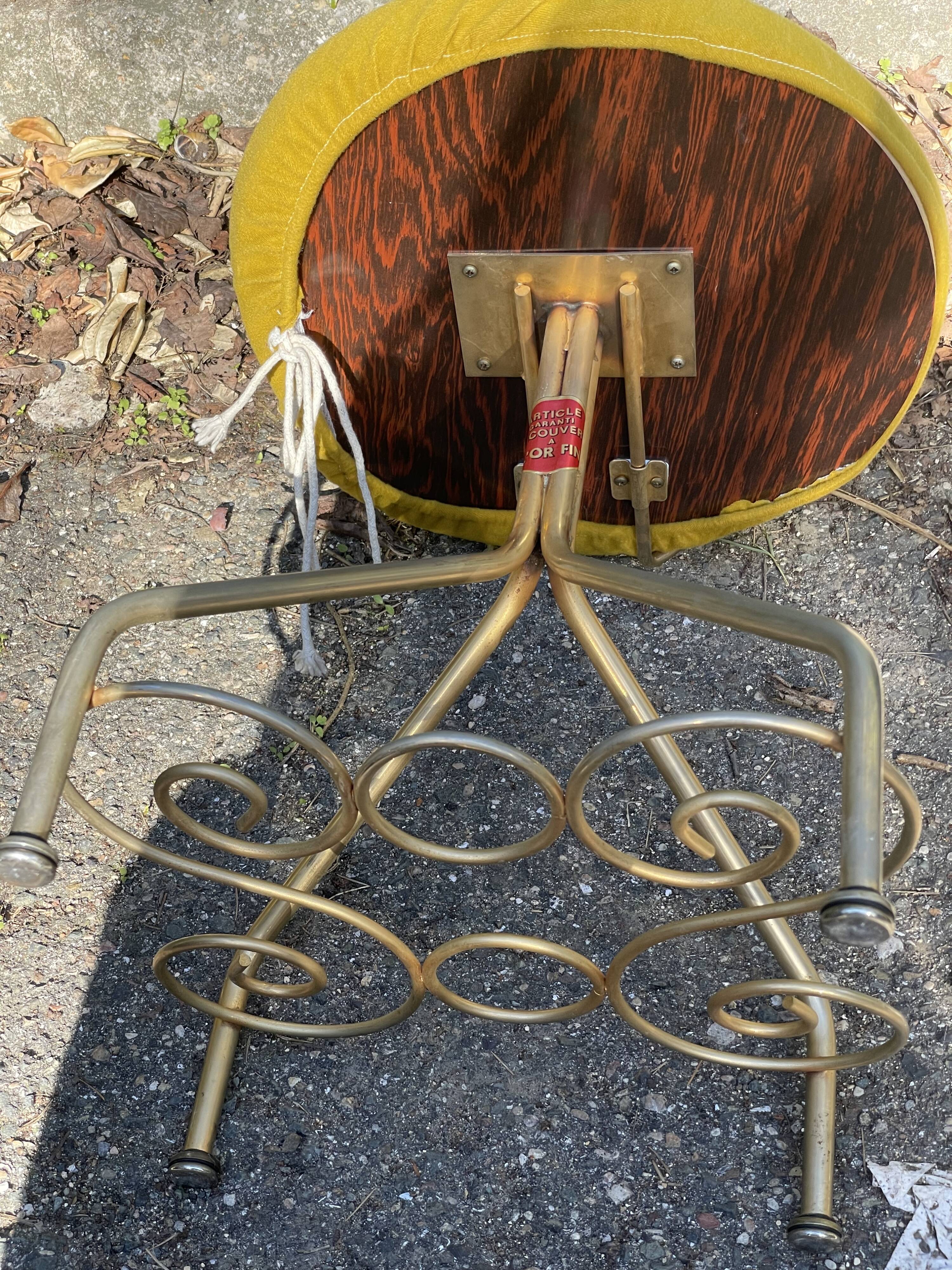 Small chamber chair in gold gold fine metal