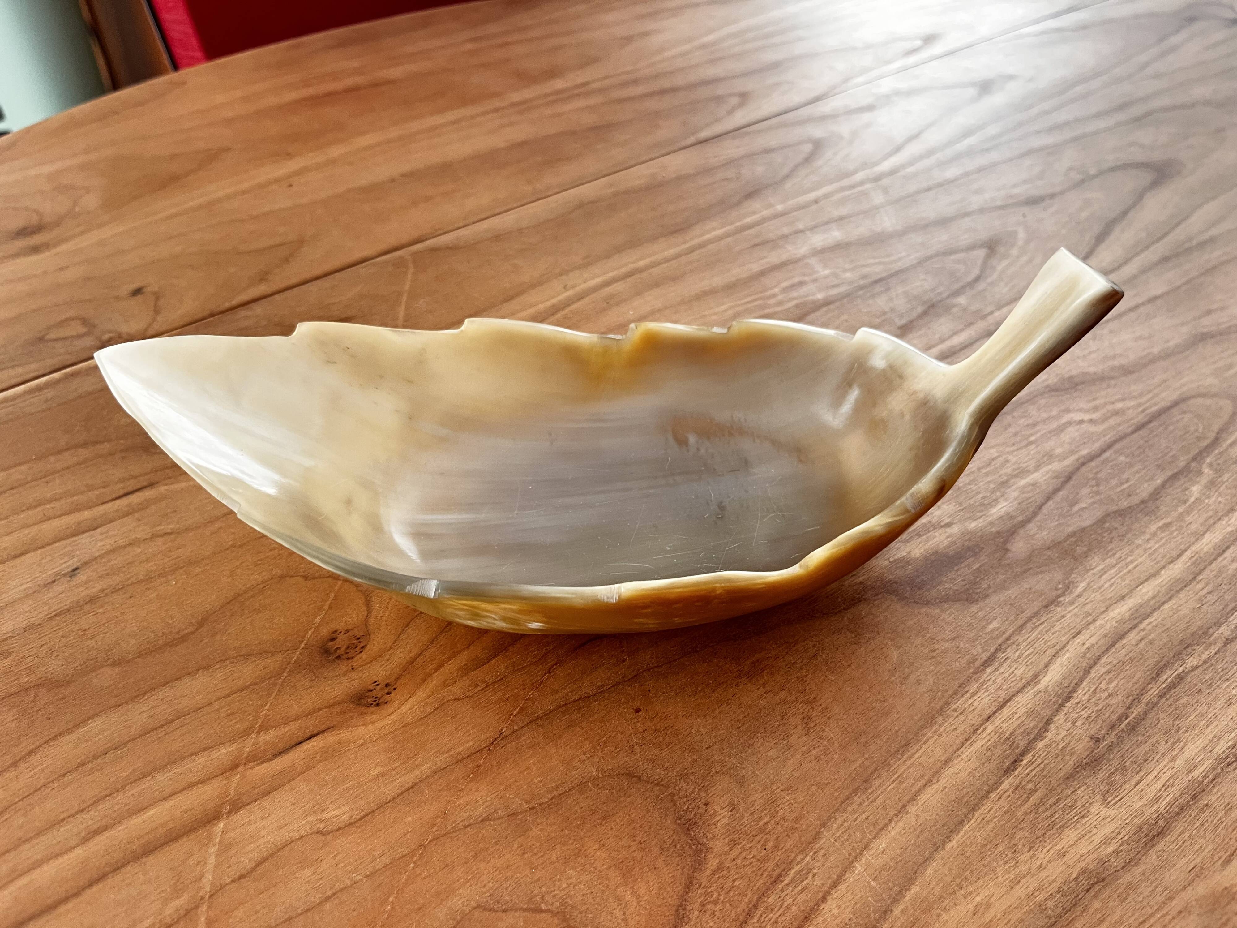 Bakelite pocket emptier