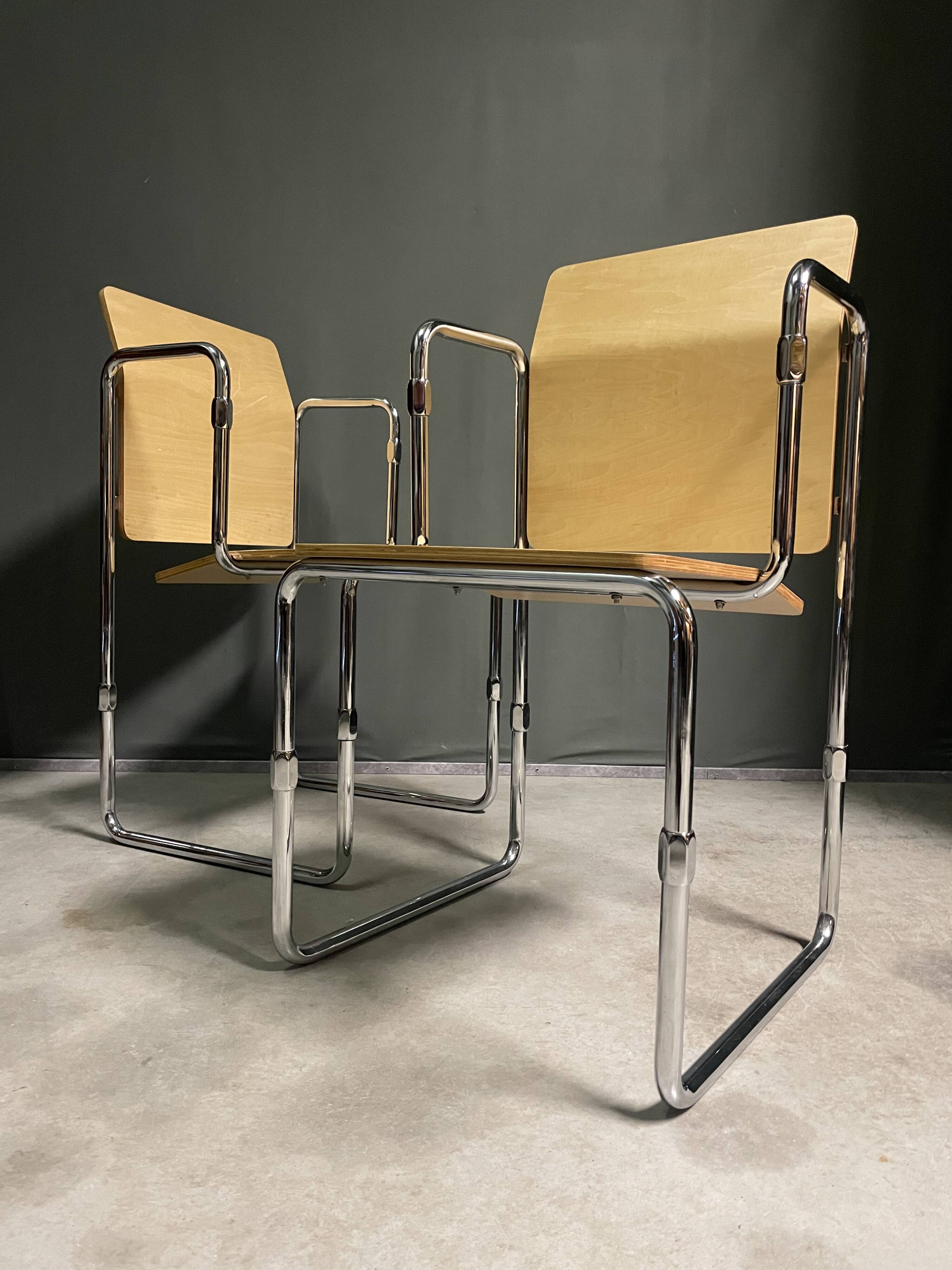 A pair of Gerrit Thomas Rietveld Hopmi chairs