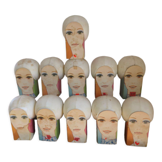 Série de 11 têtes à chapeau, têtes de mannequin des années 70
