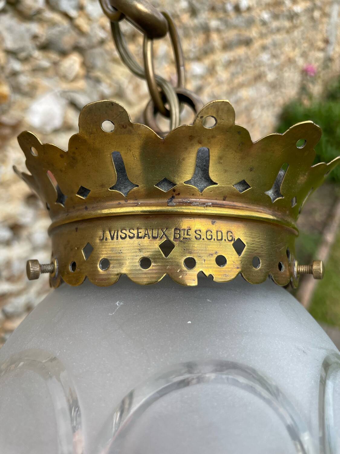 1900 pendant light in glass and brass