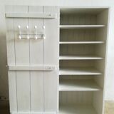 Entry cabinet