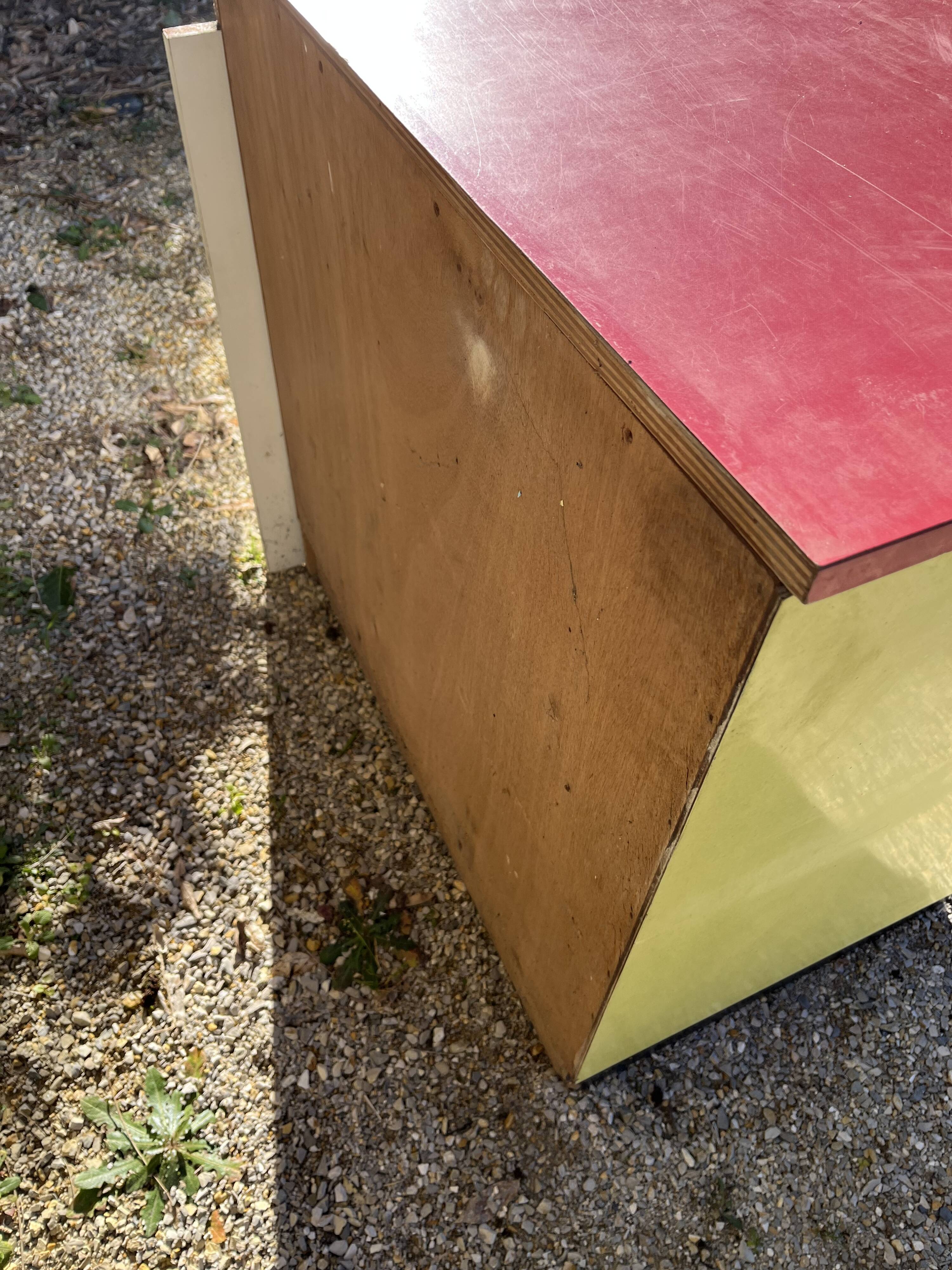 Kitchen furniture in Formica
