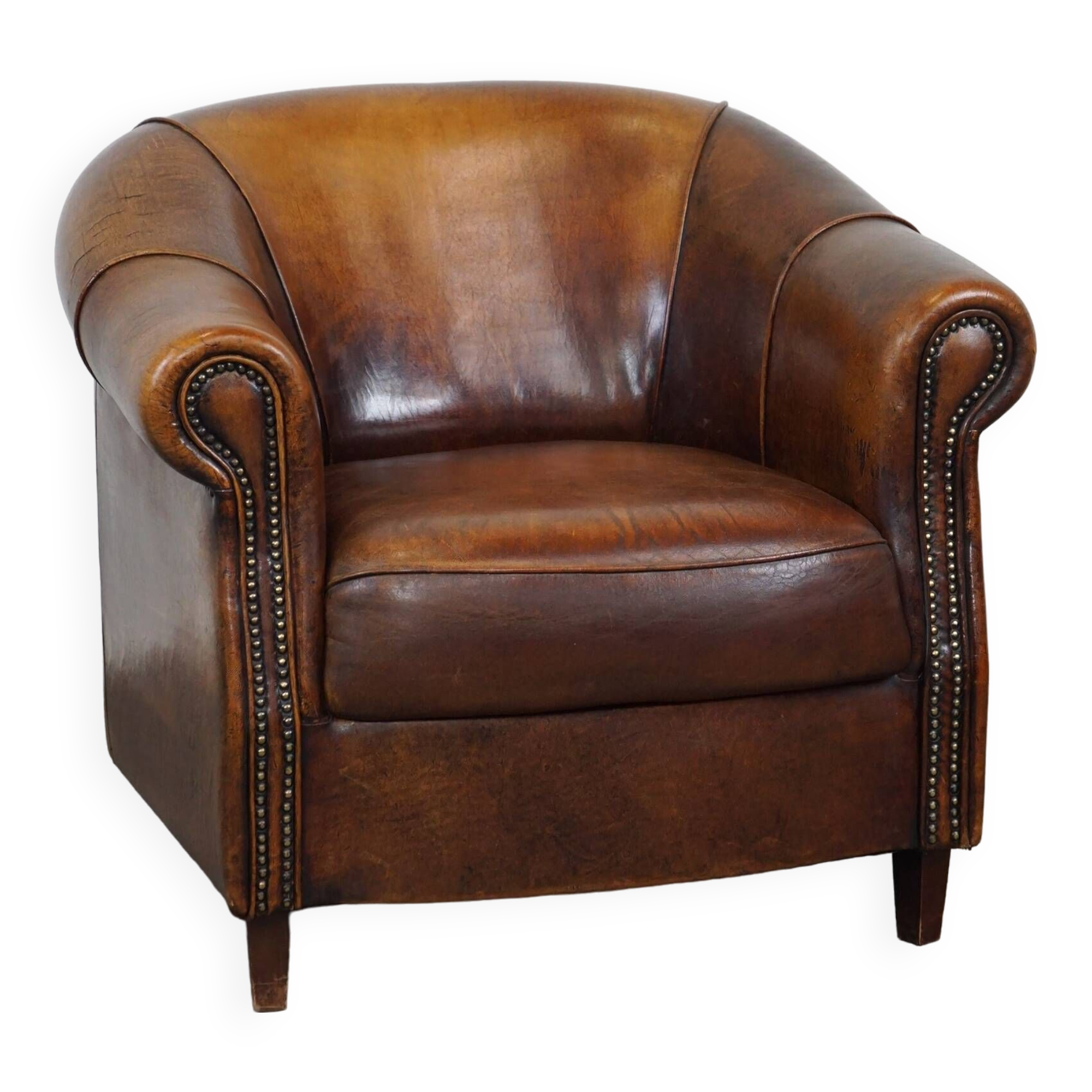 Sheepskin leather club armchair with beautiful colors and comfortable seating