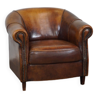 Sheepskin leather club armchair with beautiful colors and comfortable seating