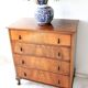 Commode de chambre antique en noyer