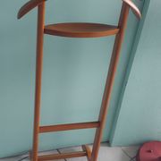 Italian valet Fratelli Reguitti in wood and brass, 1950/600